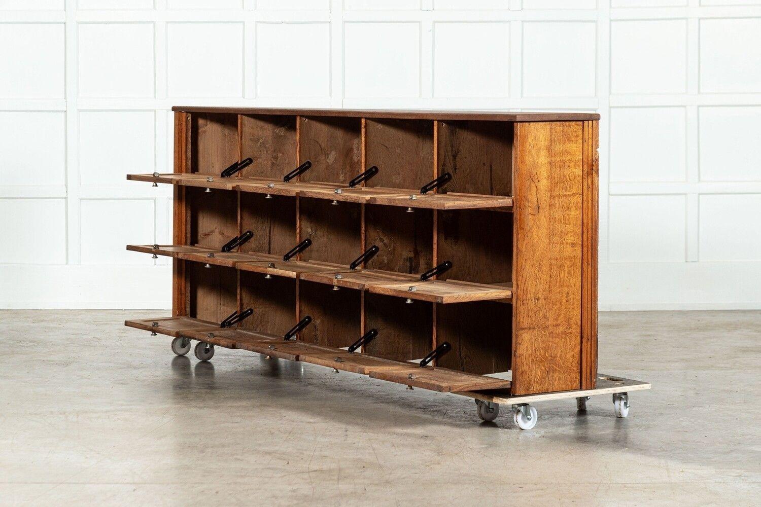 Grands tiroirs / Cabinet / Console Haberdashery en chêne français en vente 1