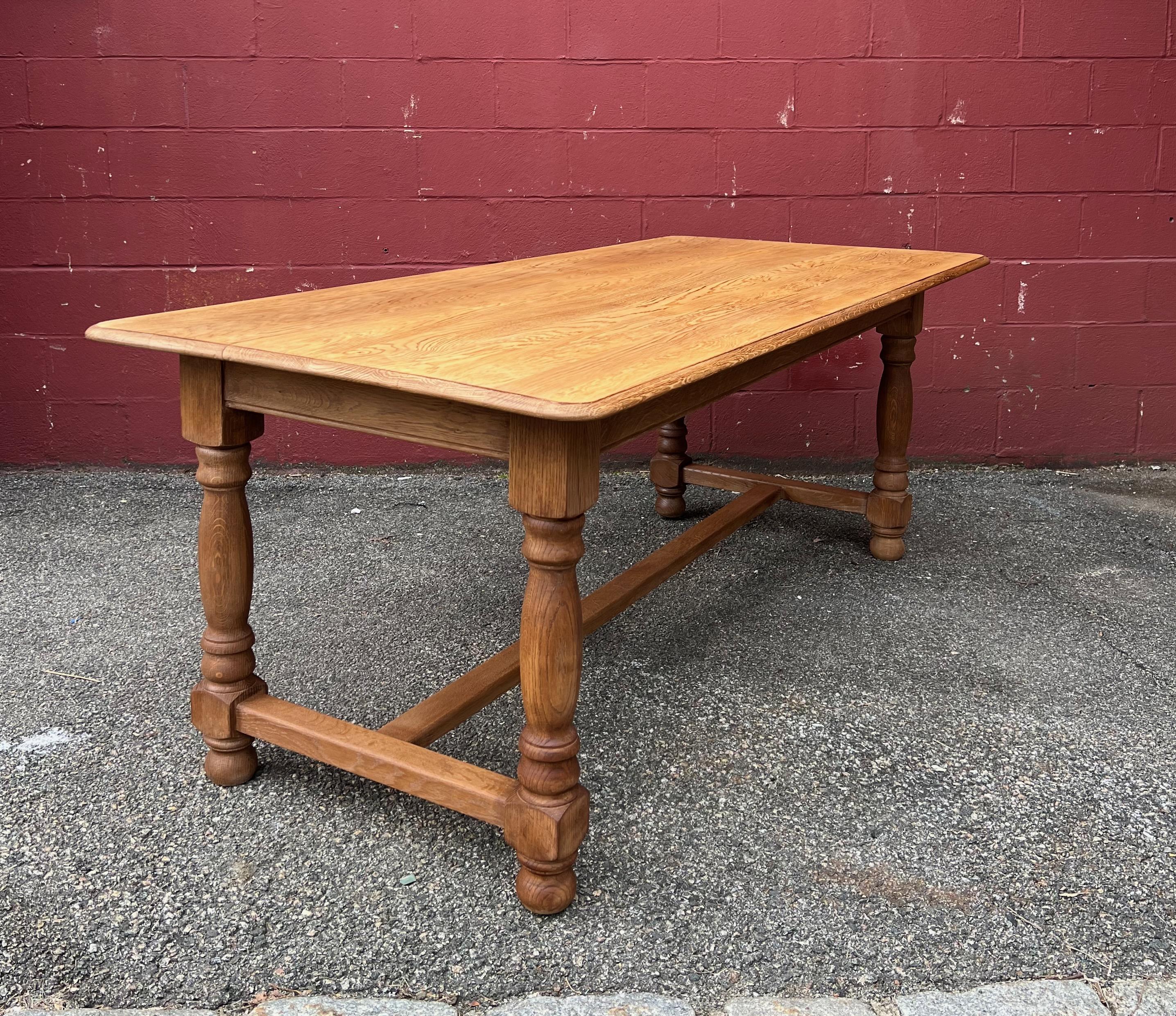Large French Oak Library Table In Good Condition For Sale In Buchanan, NY