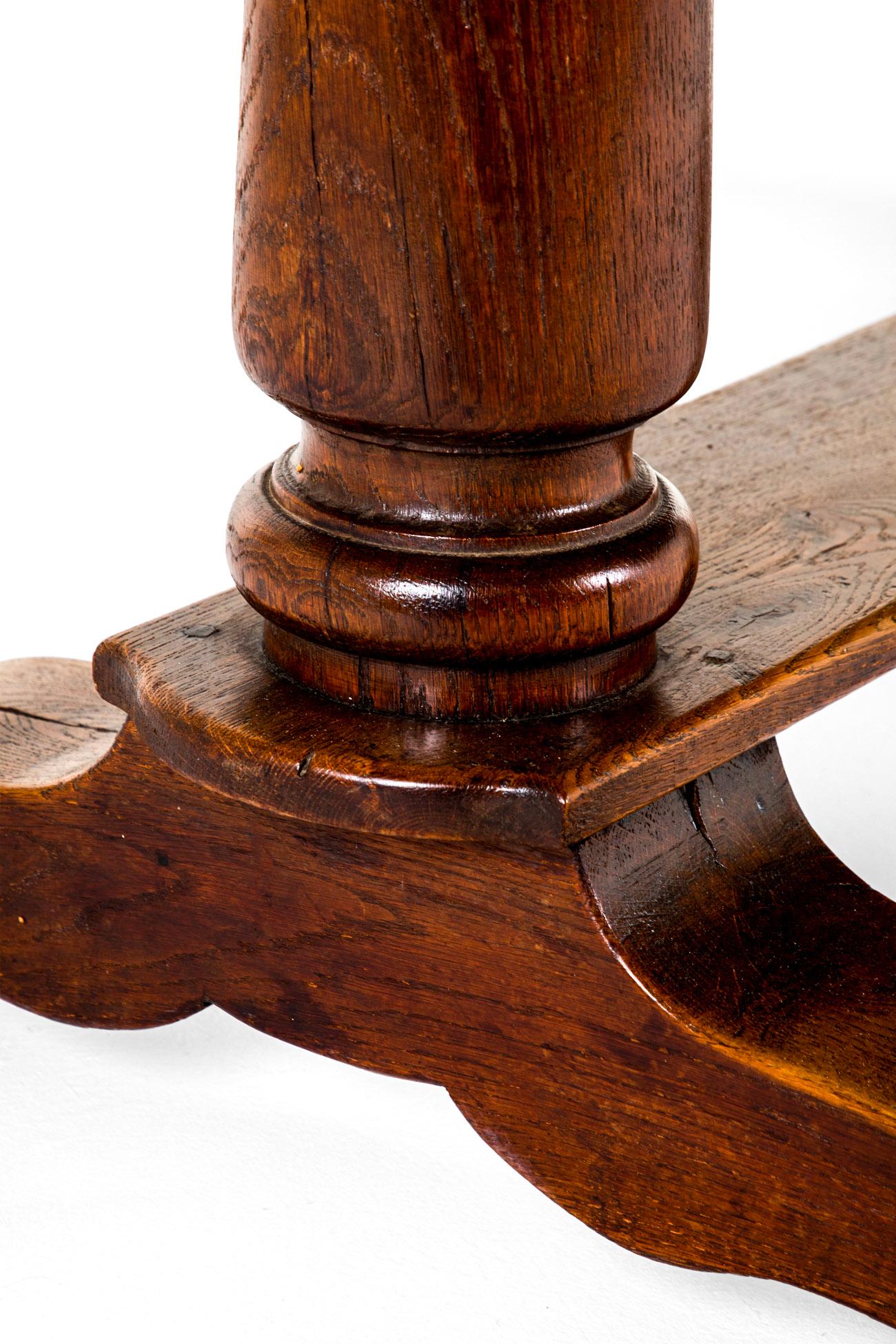 Grande table de réfectoire en Oak Oak français en vente 2