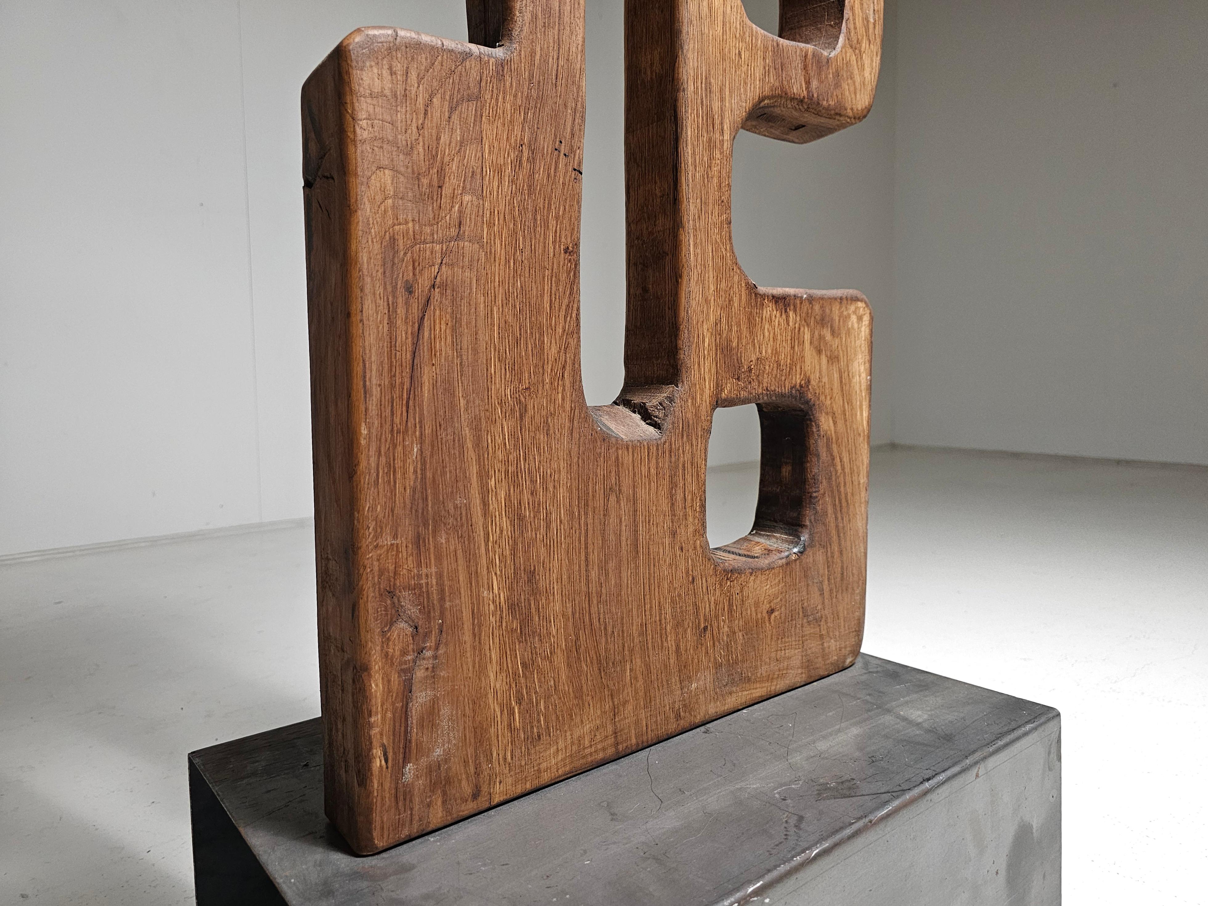 Large French oak wood carved abstract sculpture, circa 1950s In Good Condition In amstelveen, NL
