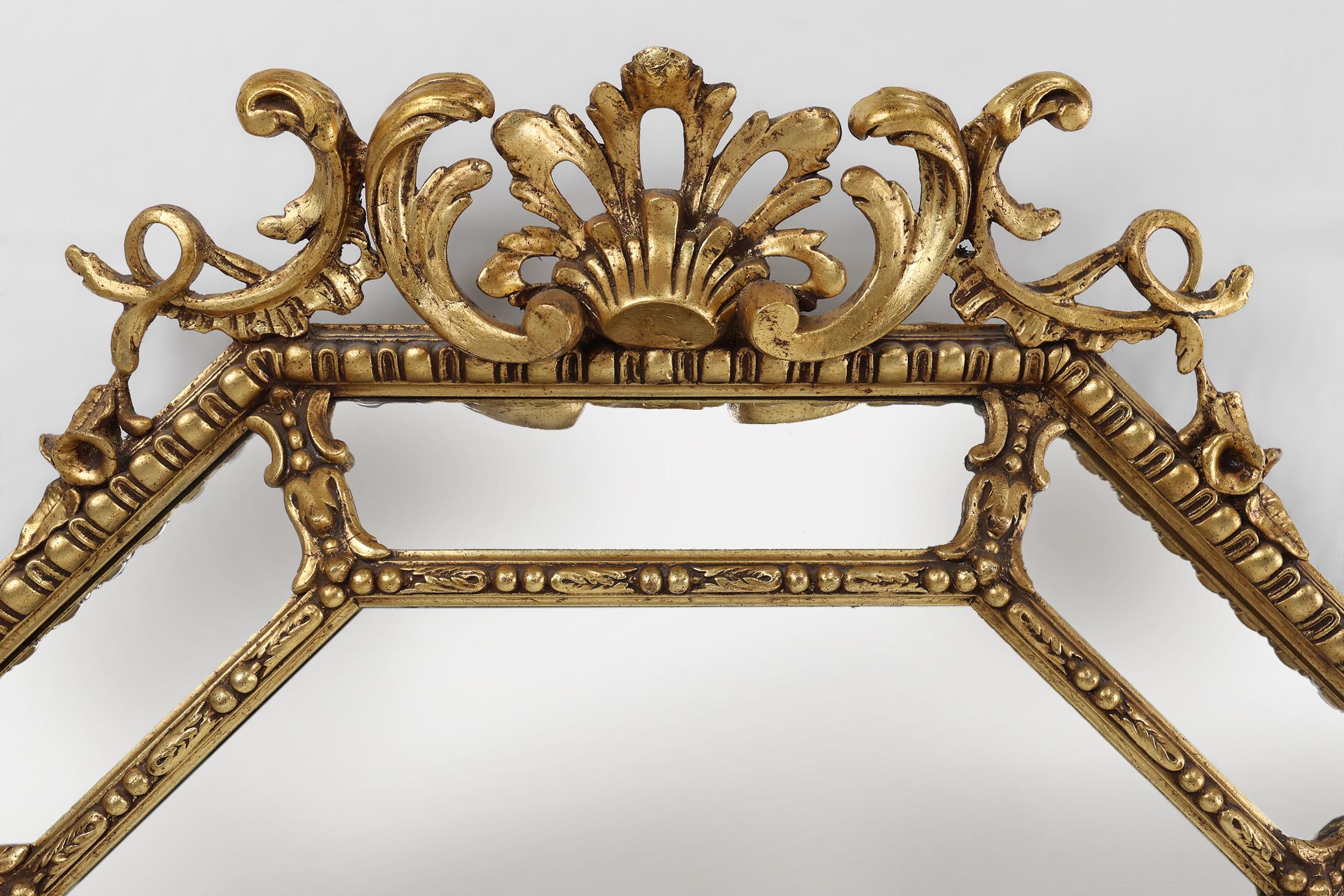 Gran espejo francés octogonal de madera dorada de estilo Luis XVI Francés en venta
