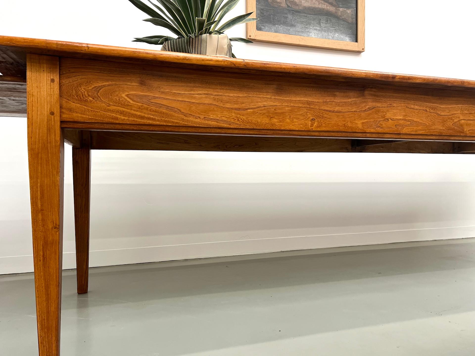 Large french old oak farm table with spindle legs, circa 1930 5