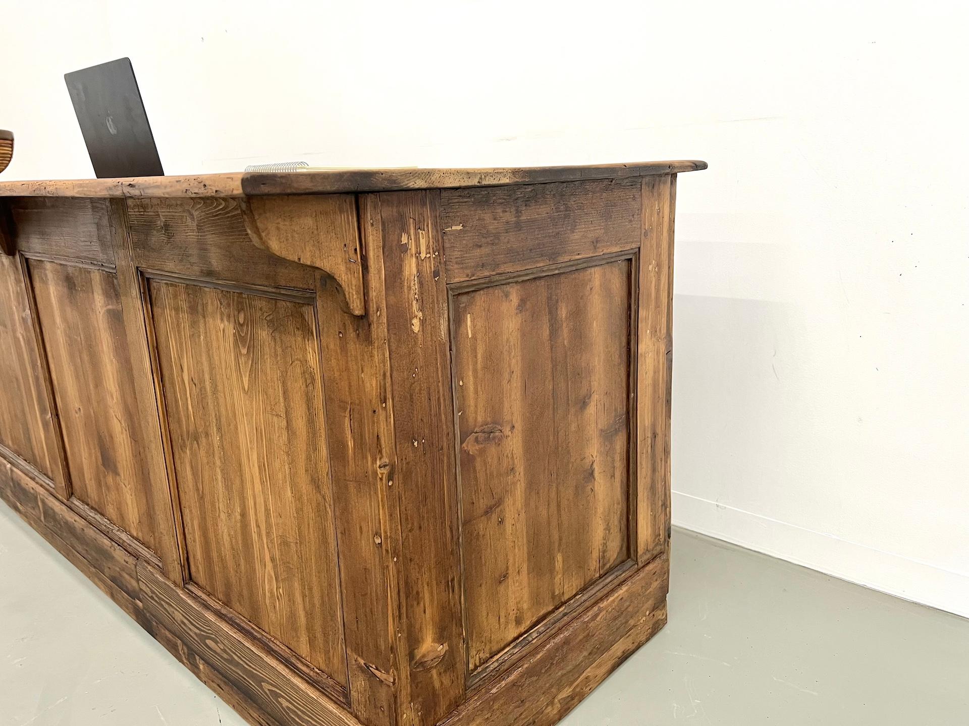 Large french old solid pine trading counter, 50's For Sale 3