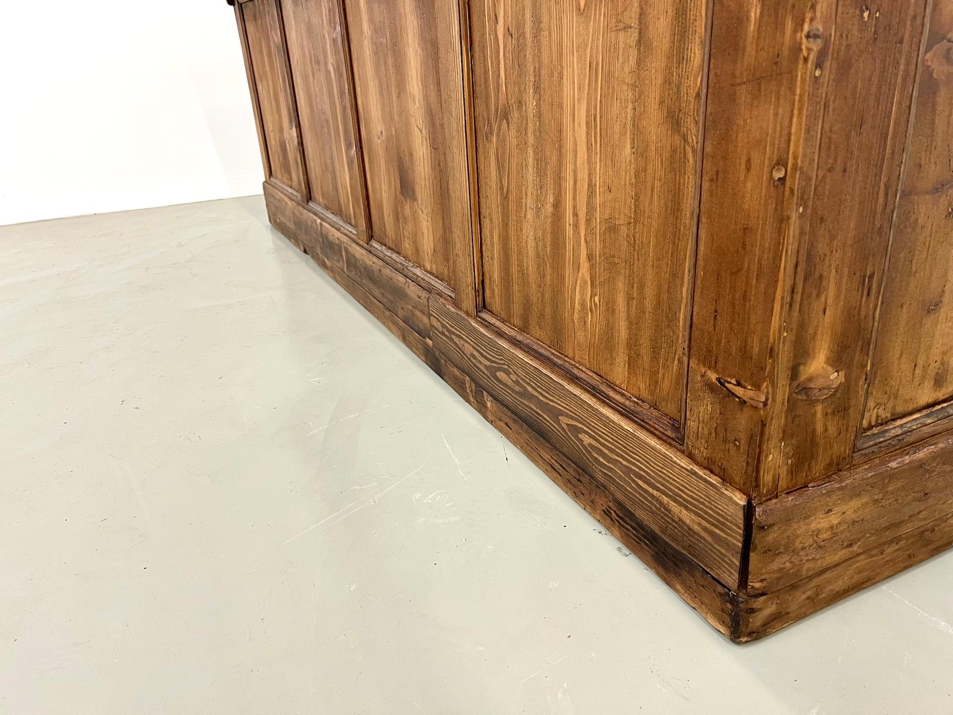 Large french old solid pine trading counter, 50's For Sale 7