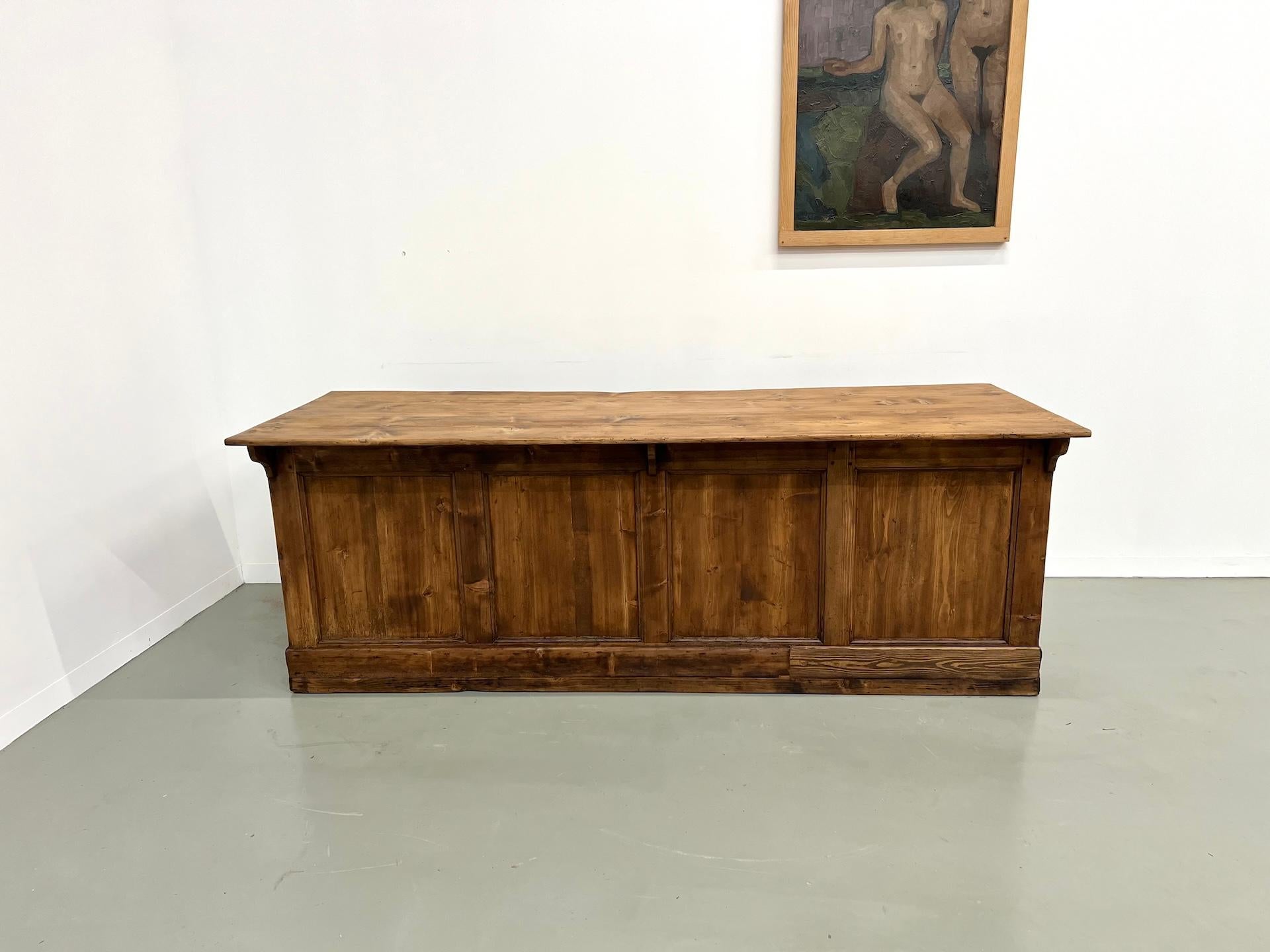 Large french old solid pine trading counter, 50's For Sale 9