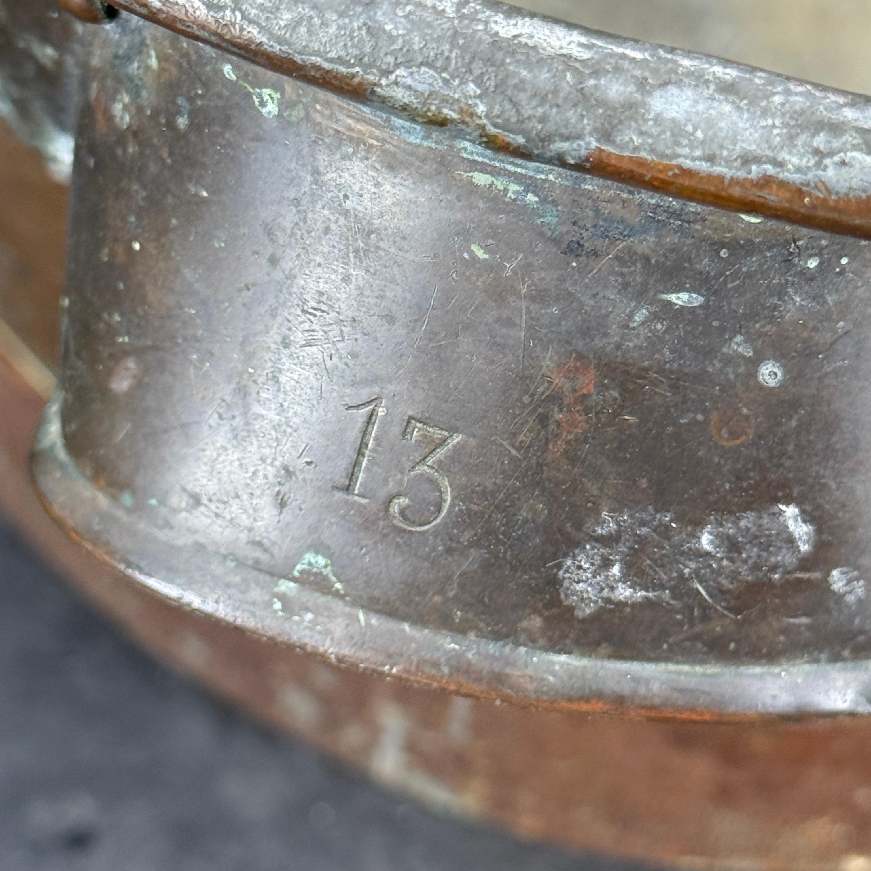 Großer französischer ovaler Wein- und Champagnerkühler aus Kupfer mit Eisensockel (Metall) im Angebot
