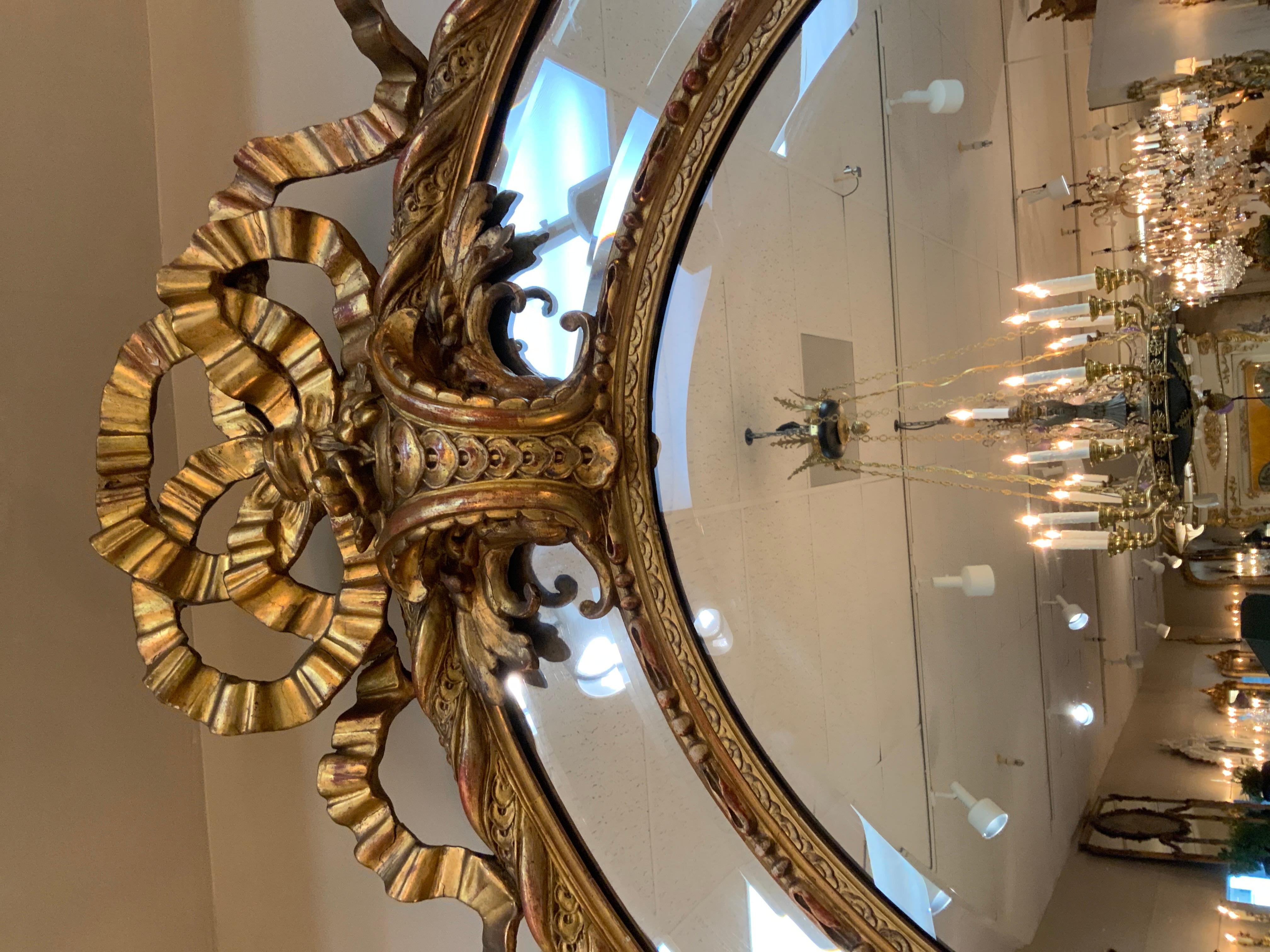 Grand miroir ovale français en bois doré avec miroirs biseautés, 19ème siècle en vente 4