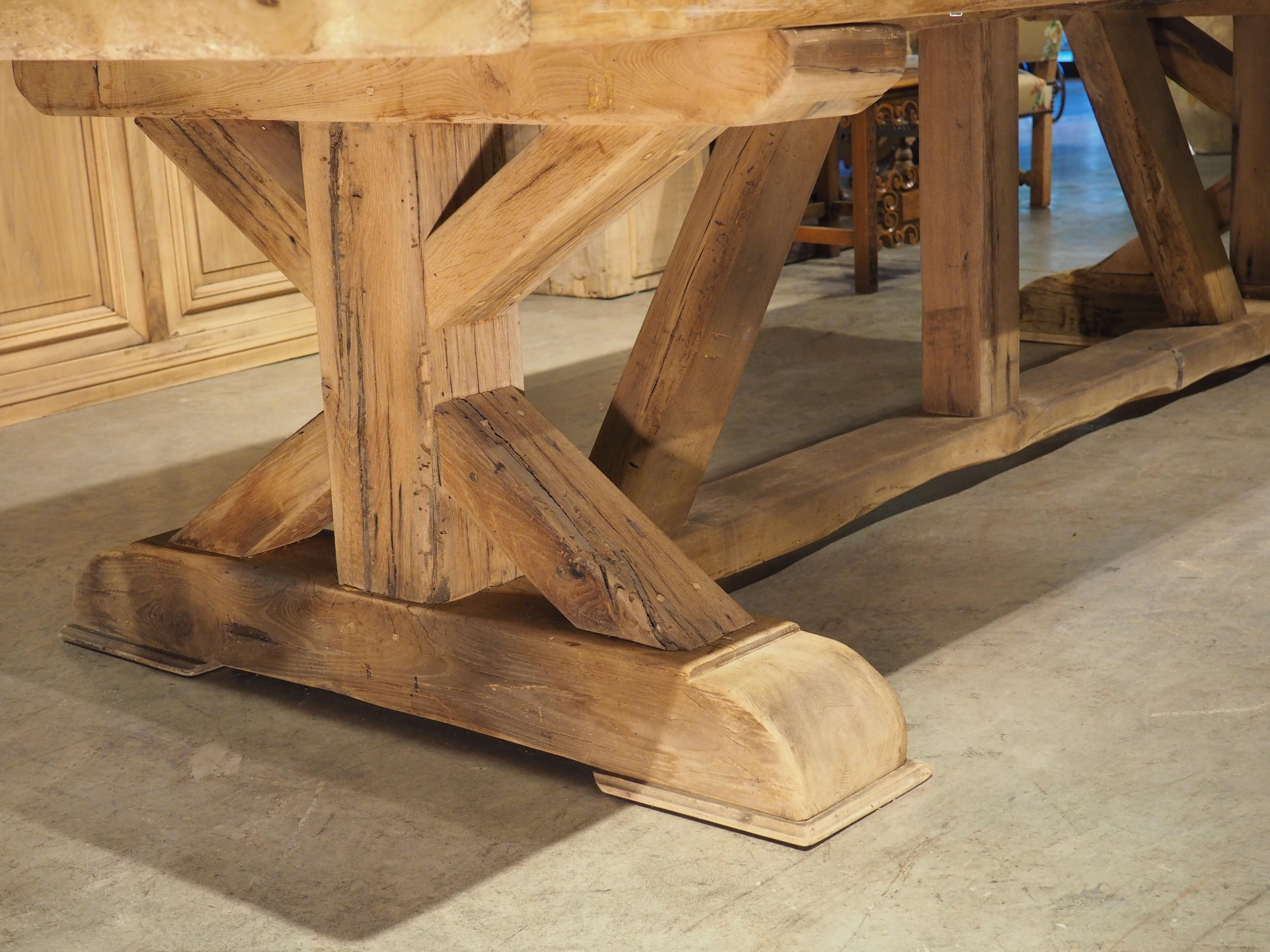 Gran Mesa de Comedor Francesa con Tablero de Parquet hecho con Vigas de Roble Rubio Antiguo en Bueno estado para la venta en Dallas, TX