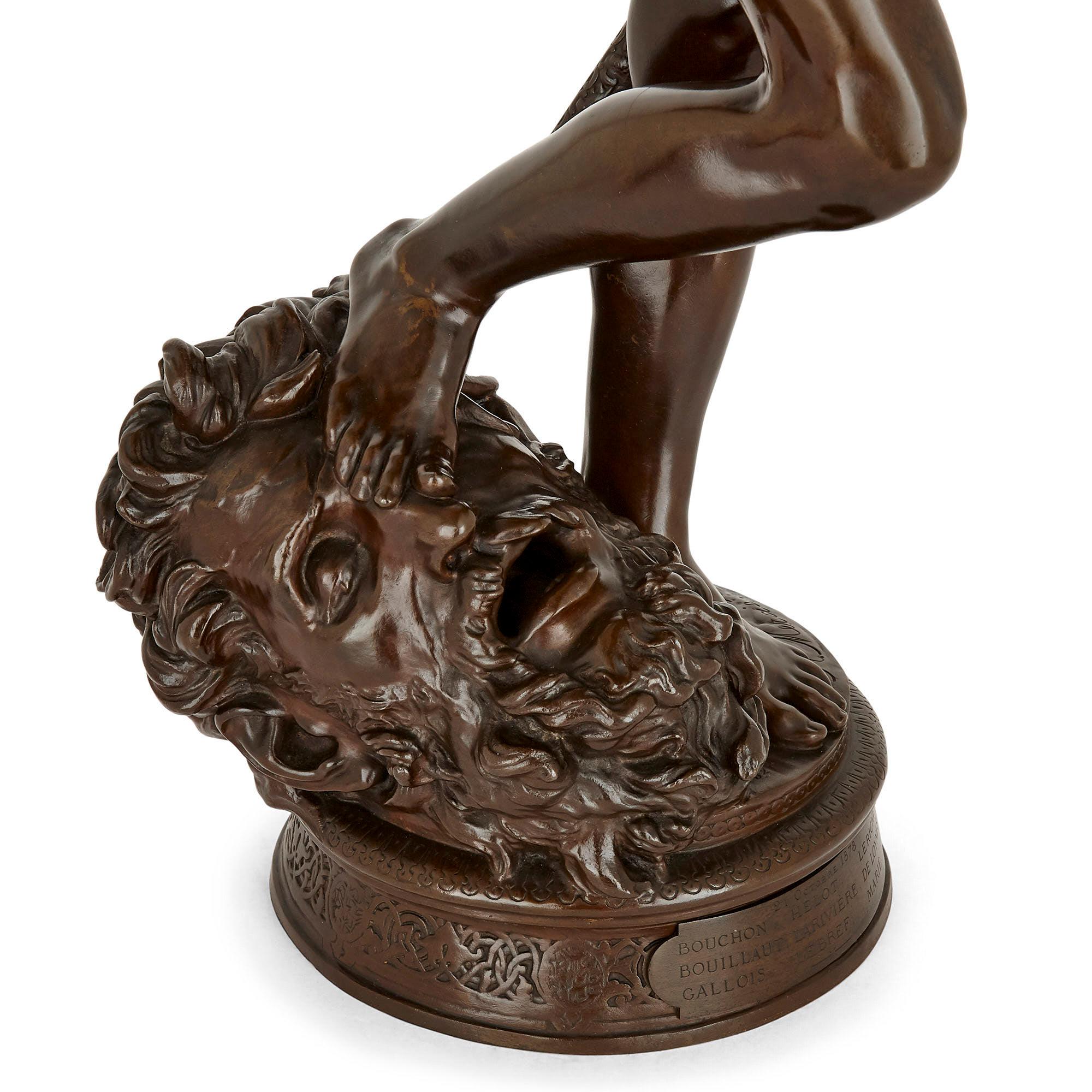 Français Grande sculpture française en bronze patiné de David par Mercié et Barbedienne en vente