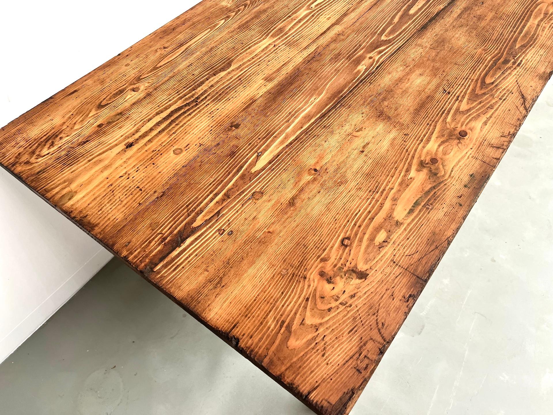 Pine Large french pine farmhouse table – 1970s For Sale