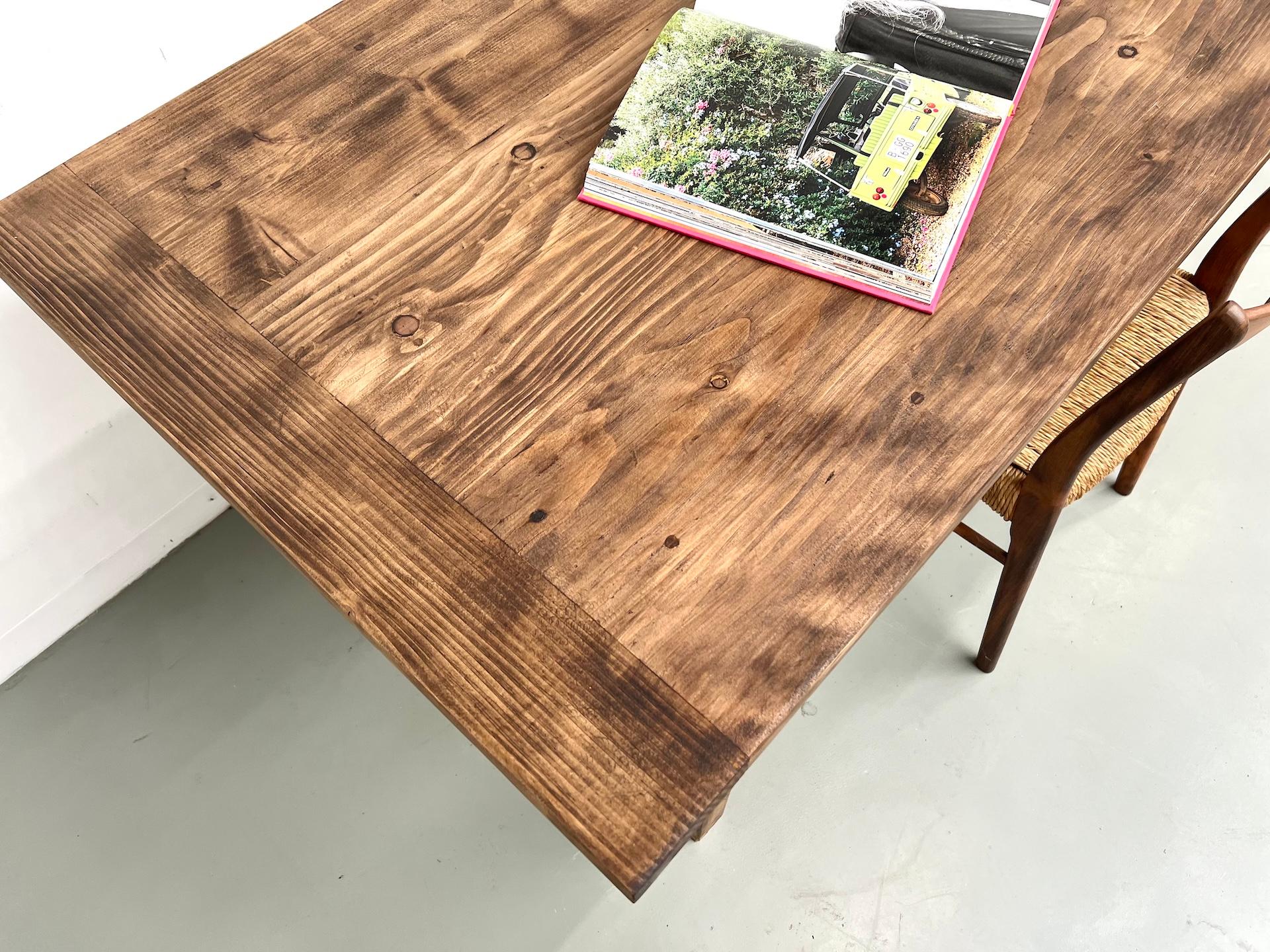 Grande table en pin français, pièce unique fabriquée dans les années 1970. en vente 5