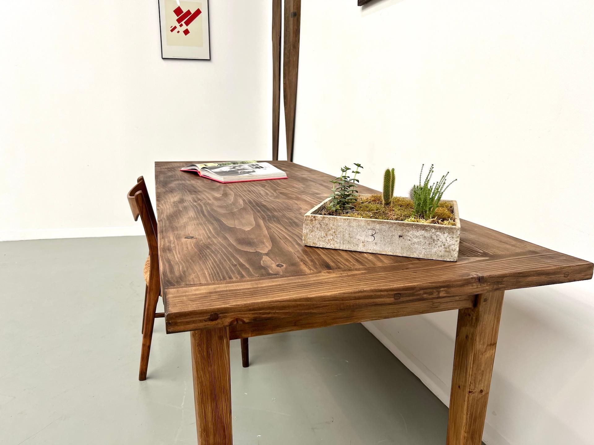 Grande table en pin français, pièce unique fabriquée dans les années 1970. en vente 10