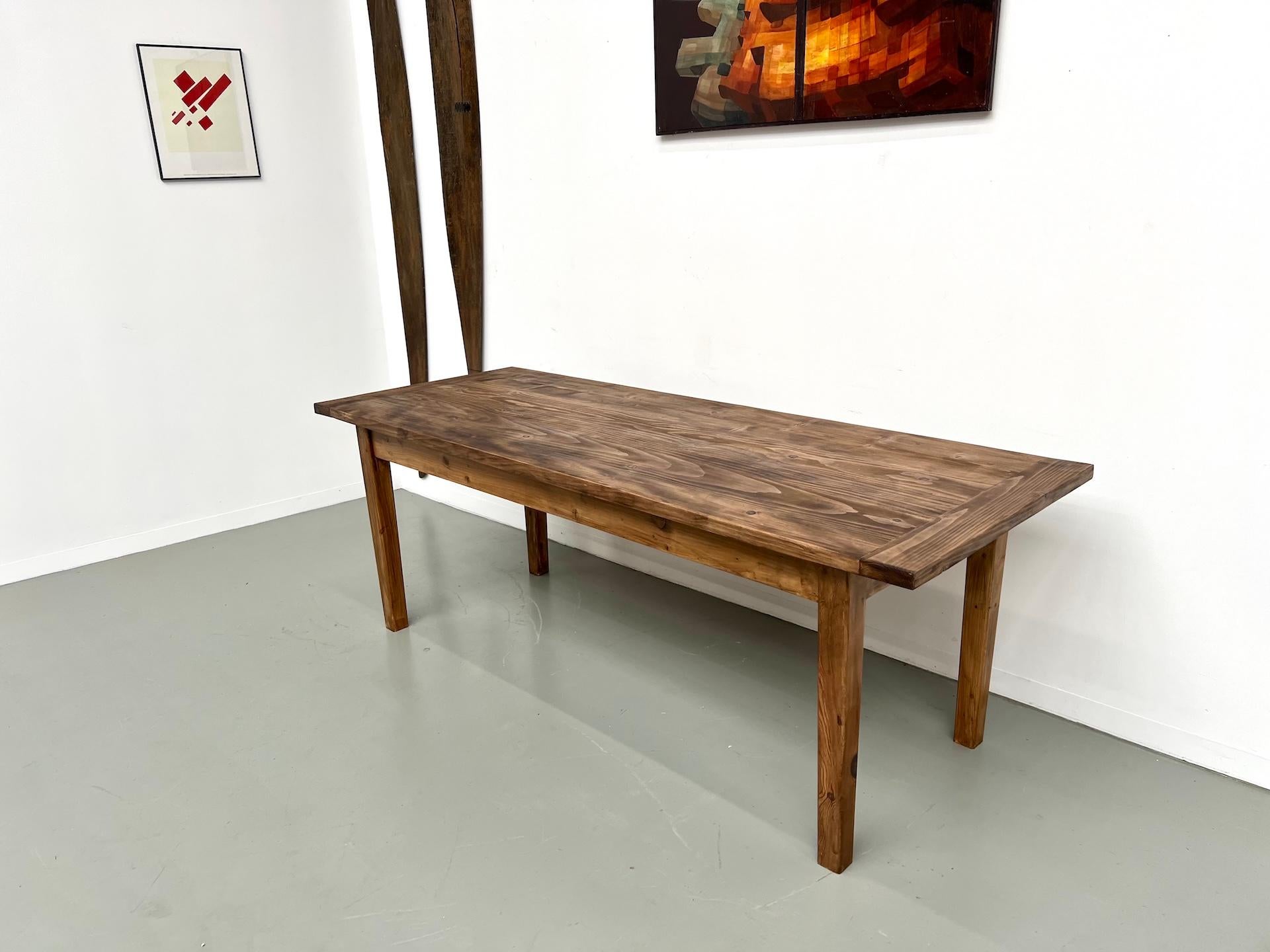 Fin du 20e siècle Grande table en pin français, pièce unique fabriquée dans les années 1970. en vente