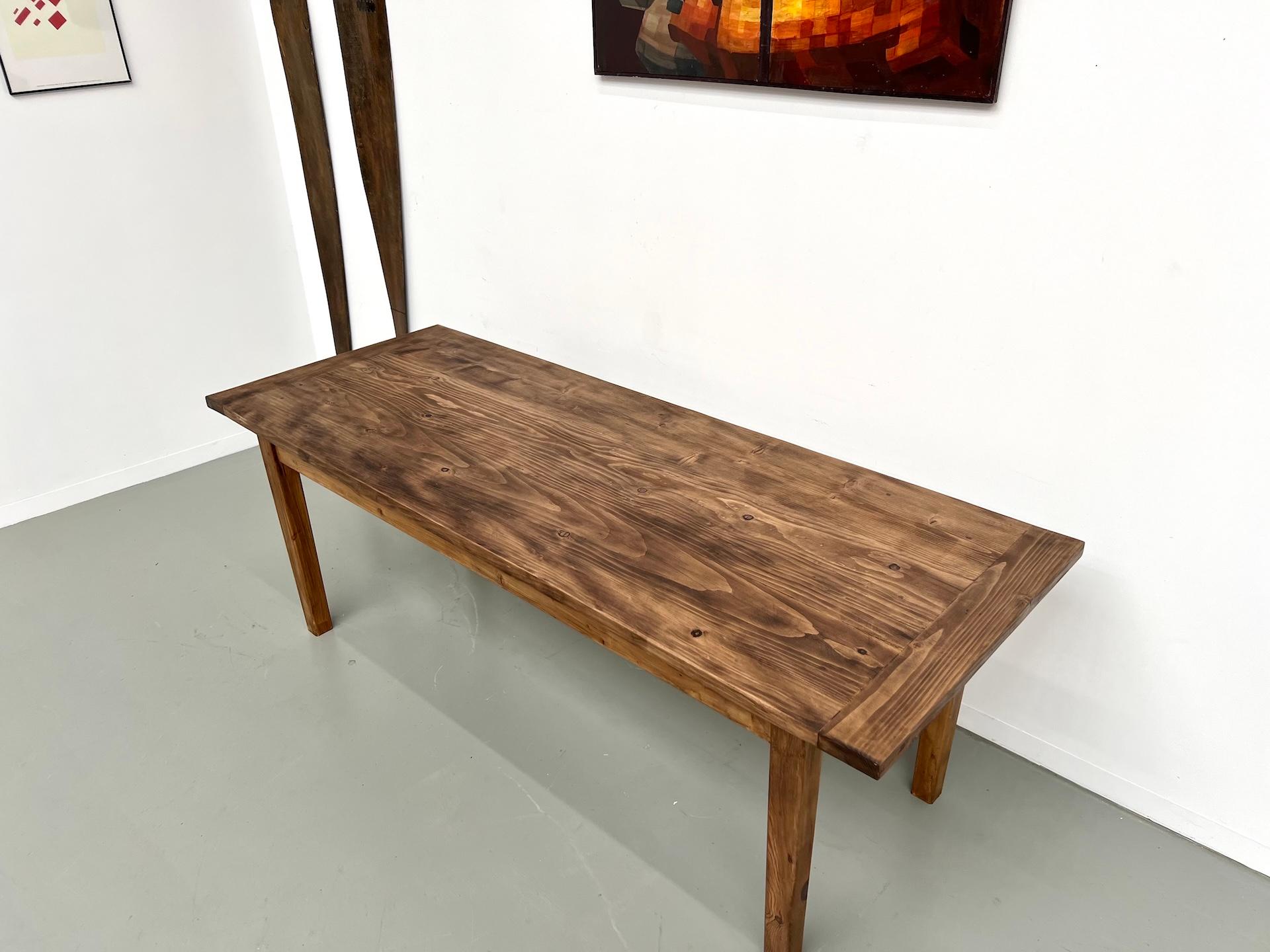 Pin Grande table en pin français, pièce unique fabriquée dans les années 1970. en vente