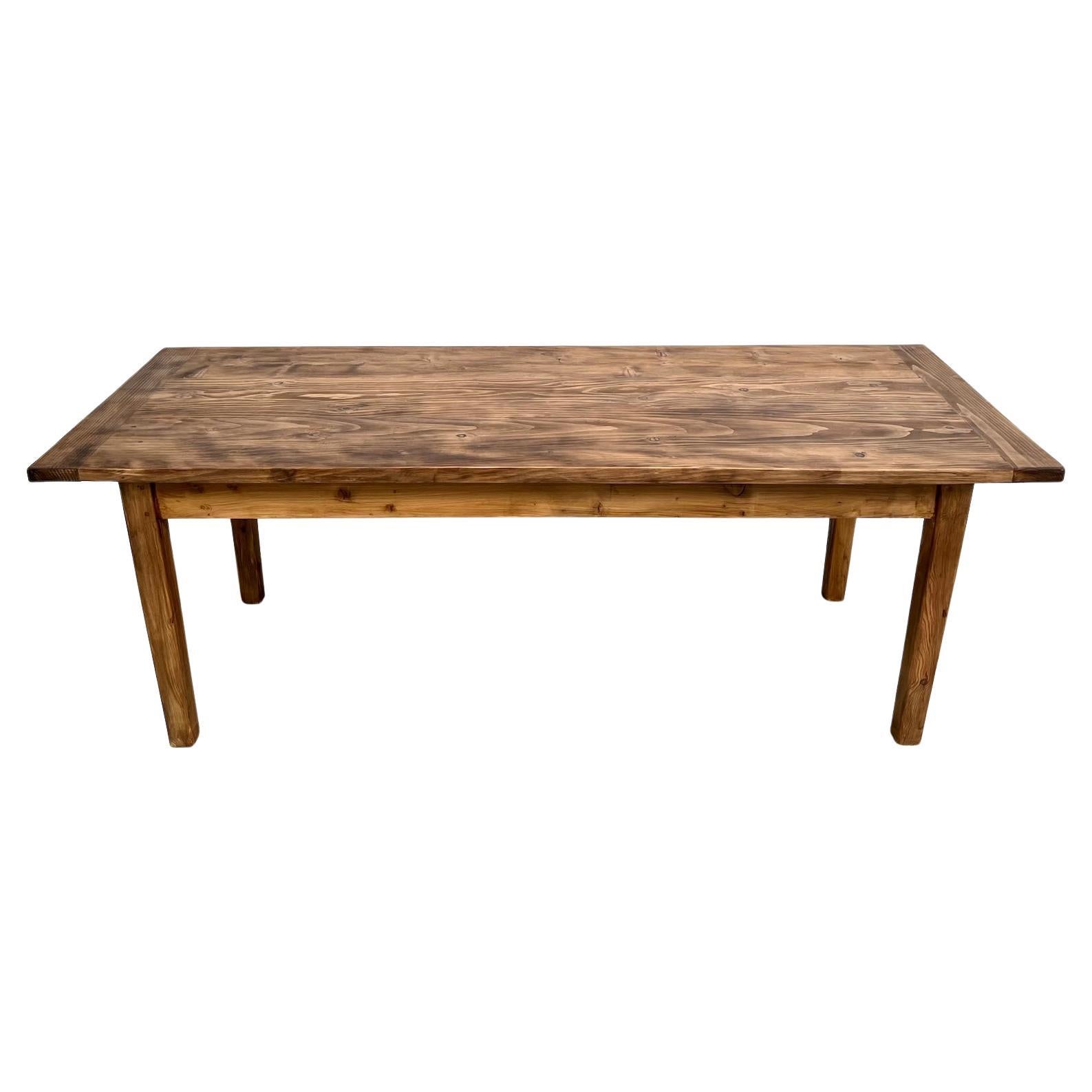Grande table en pin français, pièce unique fabriquée dans les années 1970. en vente
