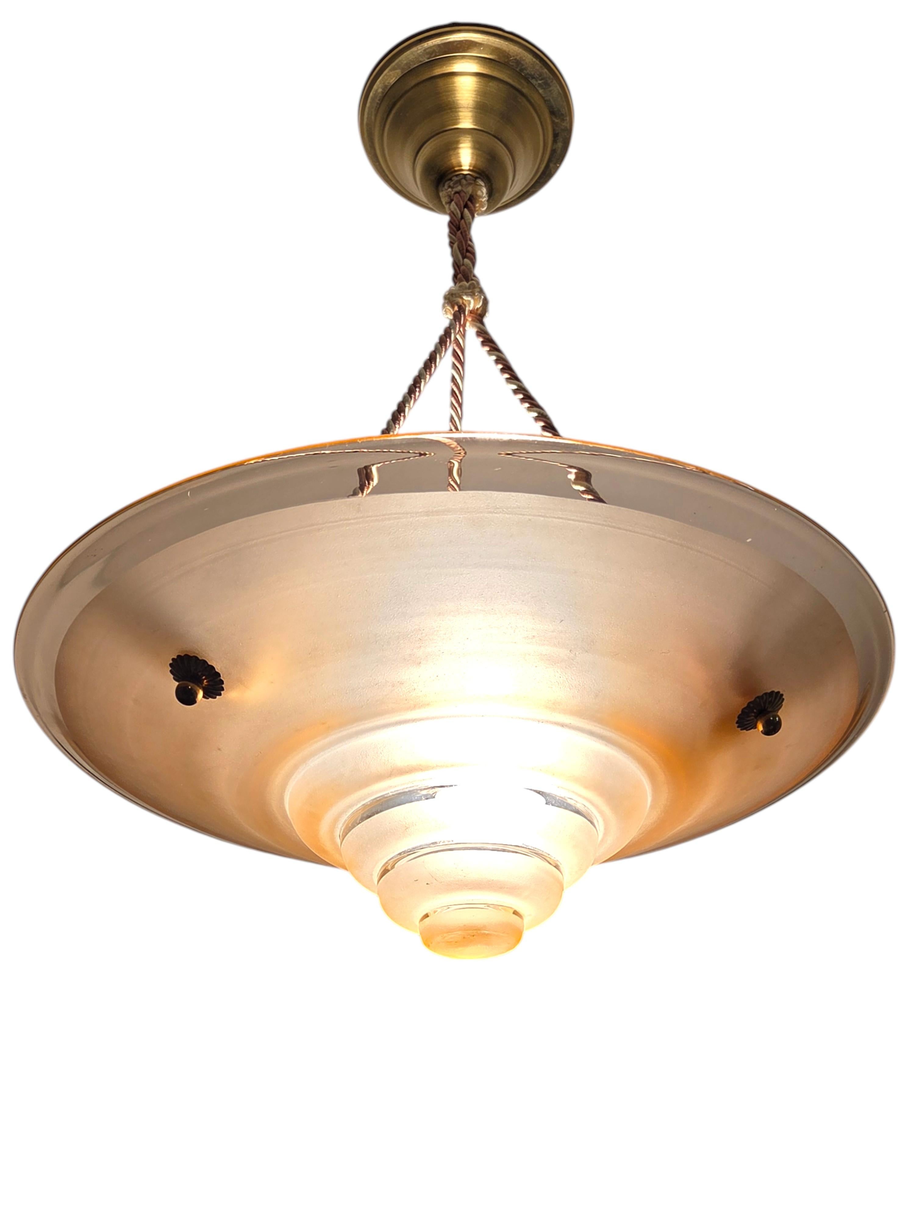 Grand pendentif en verre d'art français rose, saumon, rose avec cordelette en vente 5