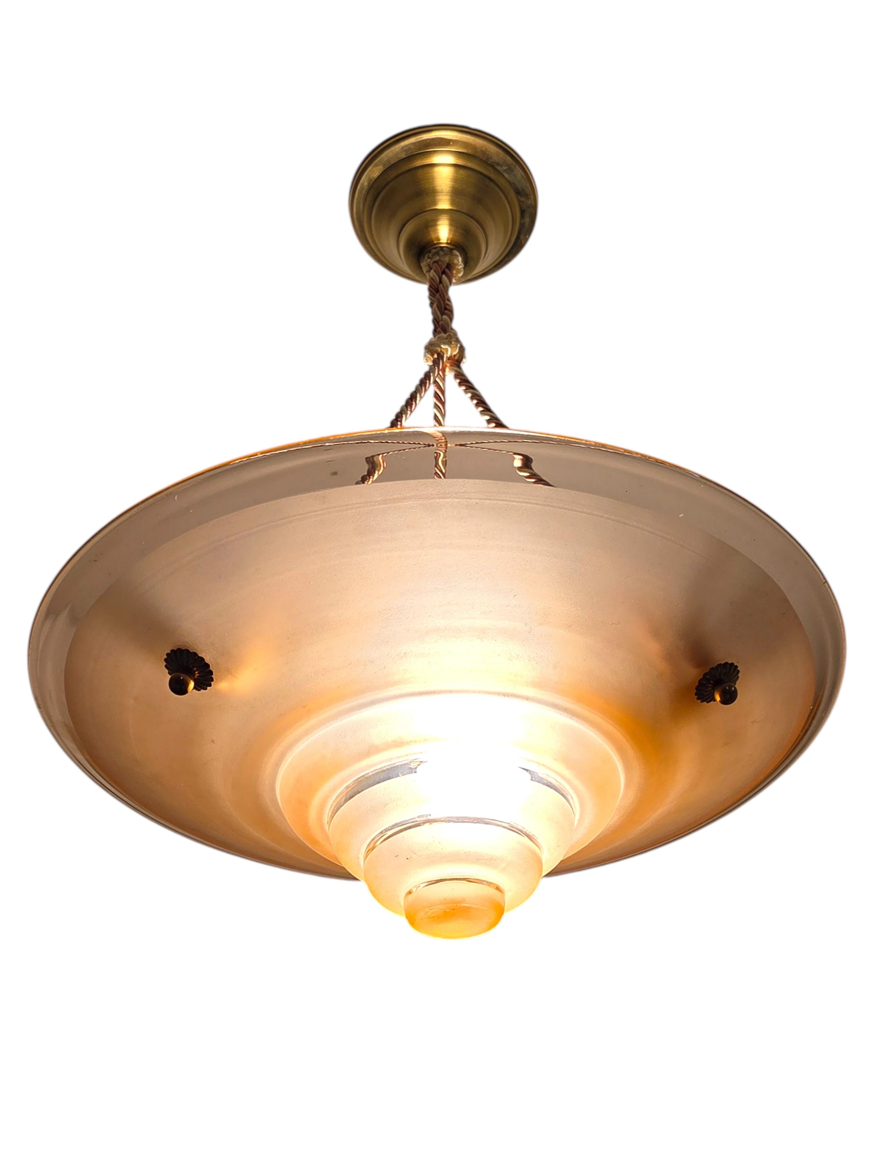 Grand pendentif en verre d'art français rose, saumon, rose avec cordelette en vente 7