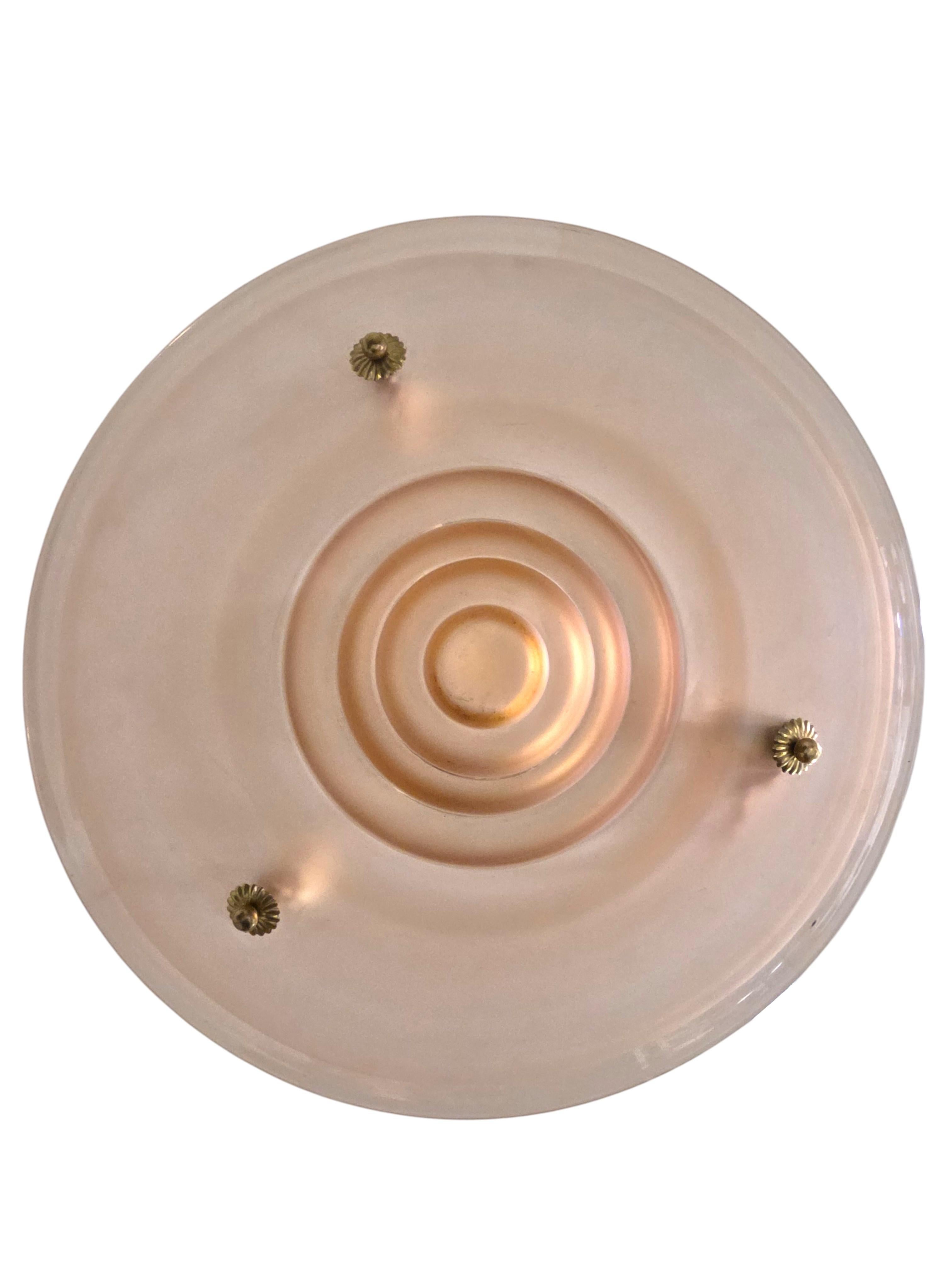 20ième siècle Grand pendentif en verre d'art français rose, saumon, rose avec cordelette en vente