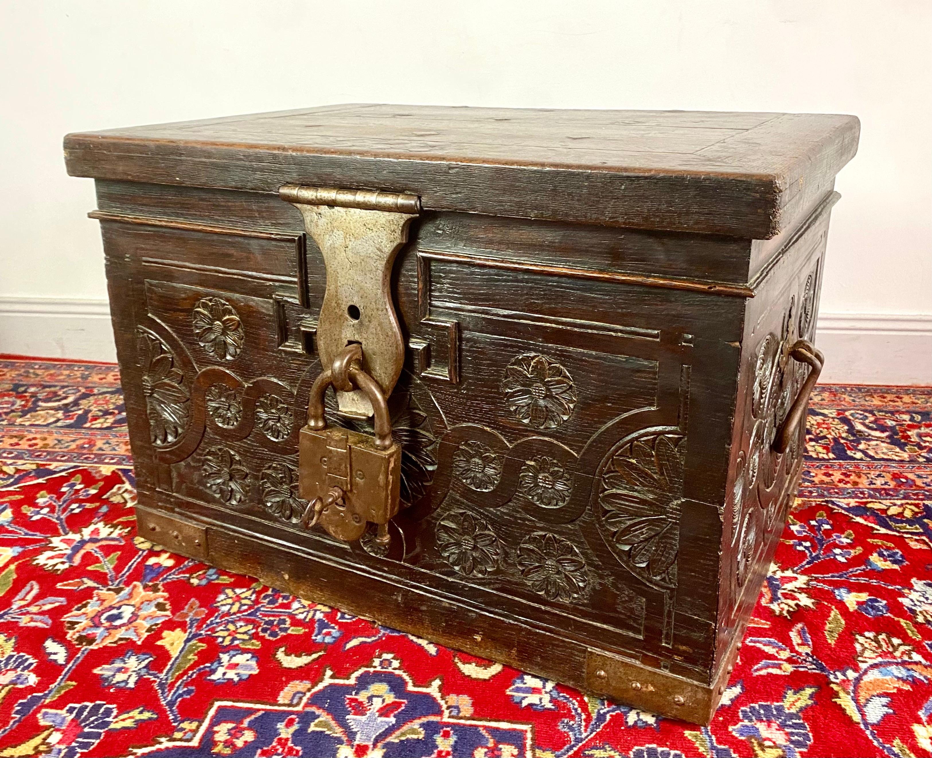 Large French Pirate Corsair's Chest - Safe - Louis XIV Period - France XVIIth  For Sale 13