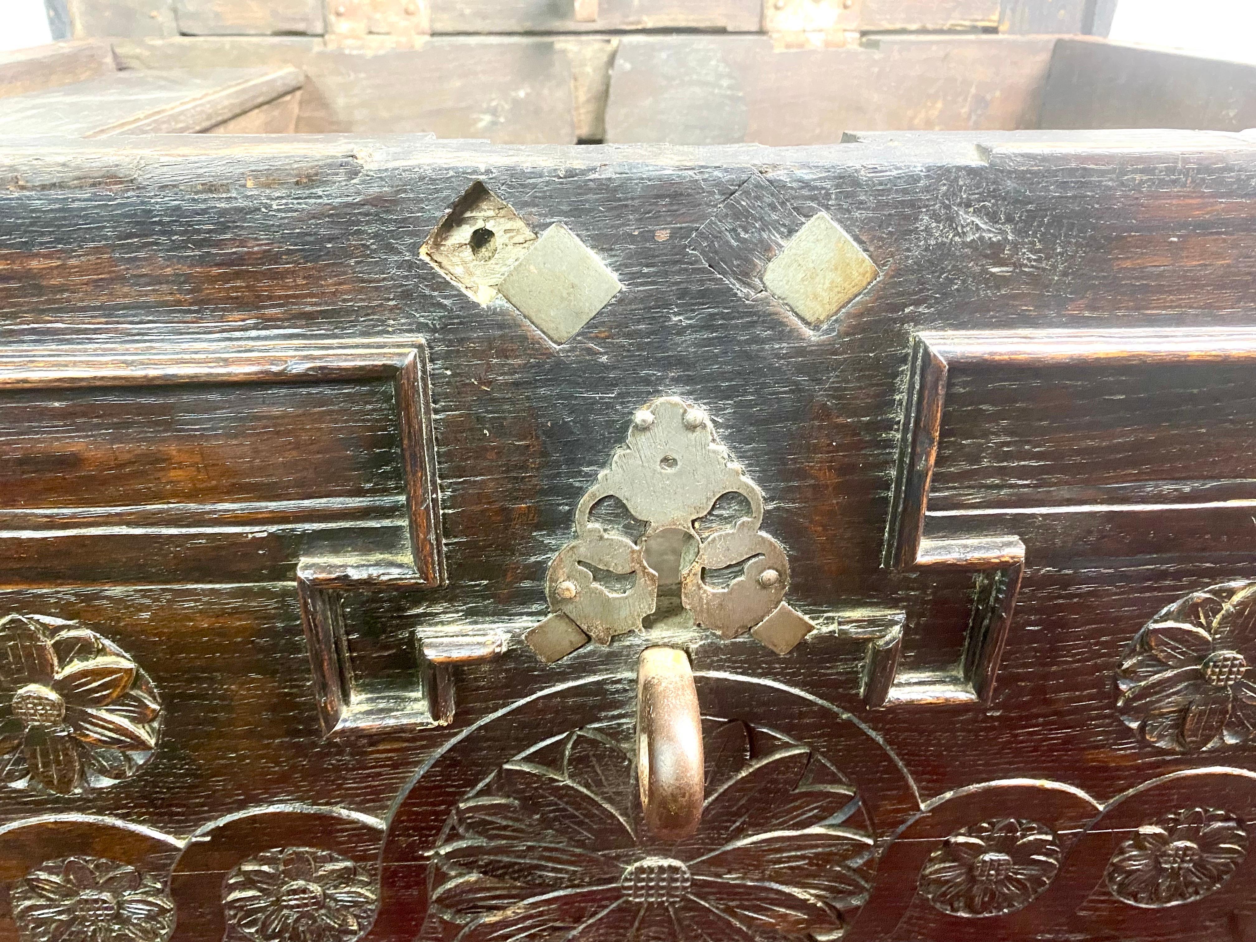 Large French Pirate Corsair's Chest - Safe - Louis XIV Period - France XVIIth For Sale 2