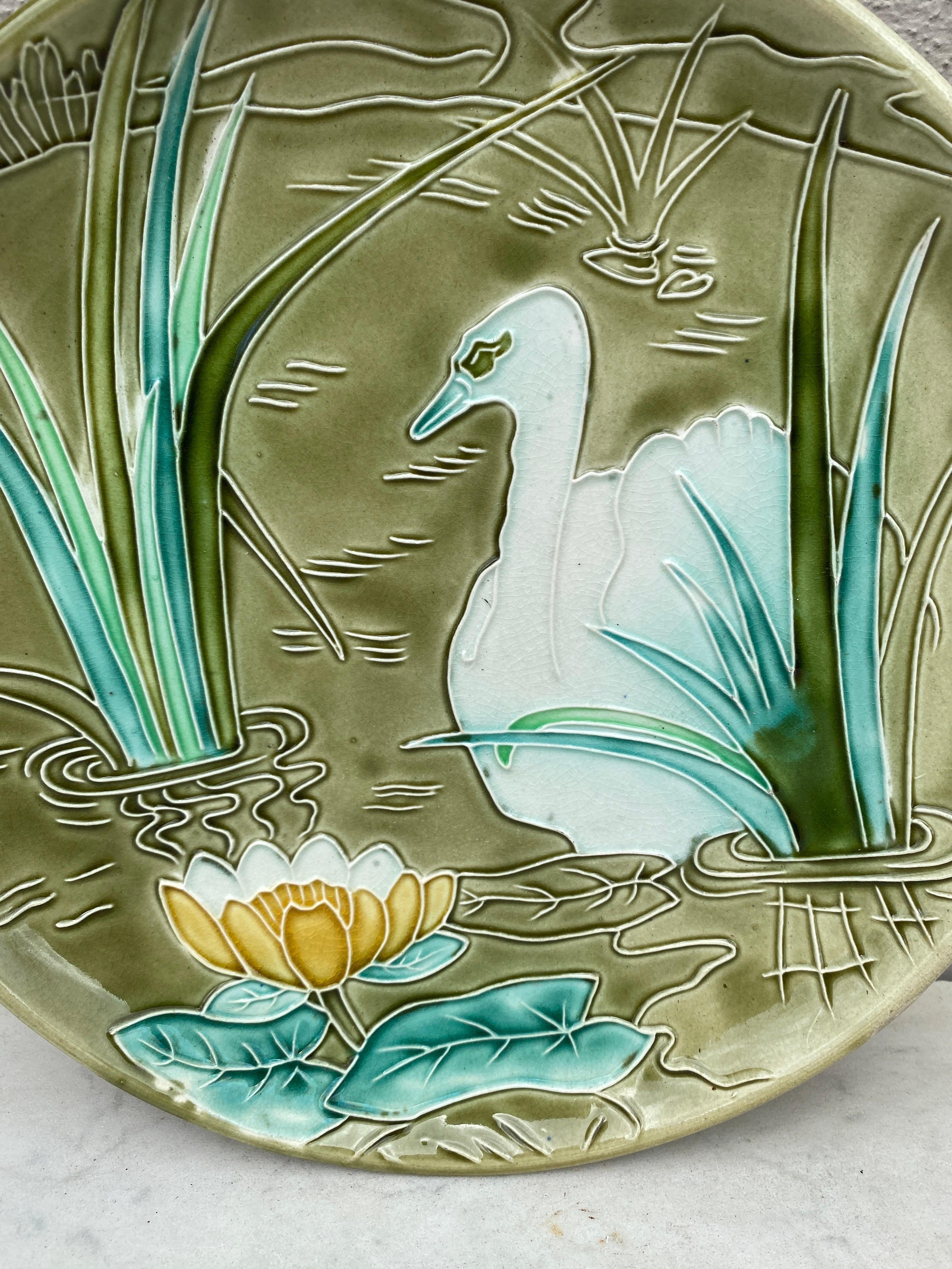 Large French Majolica Platter Swan Orchies, Circa 1900 In Good Condition For Sale In Austin, TX