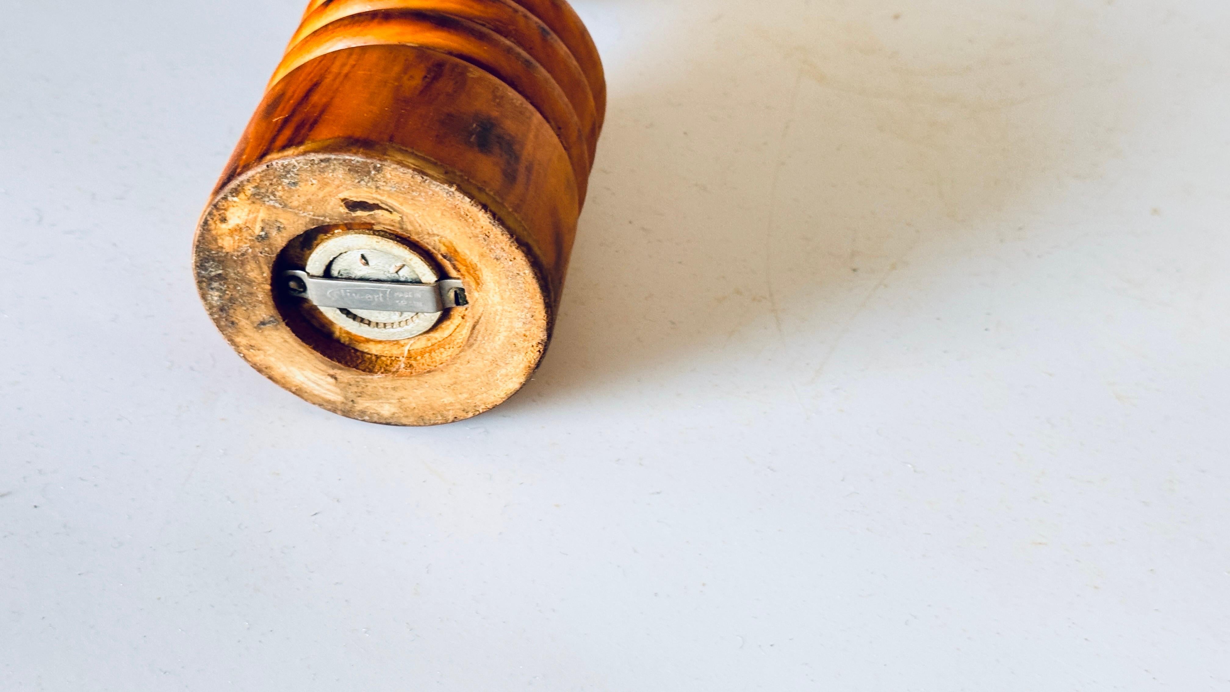 Large French Provincial Olive Wood Pepper Mill, 1960s, Hand-Carved For Sale 1