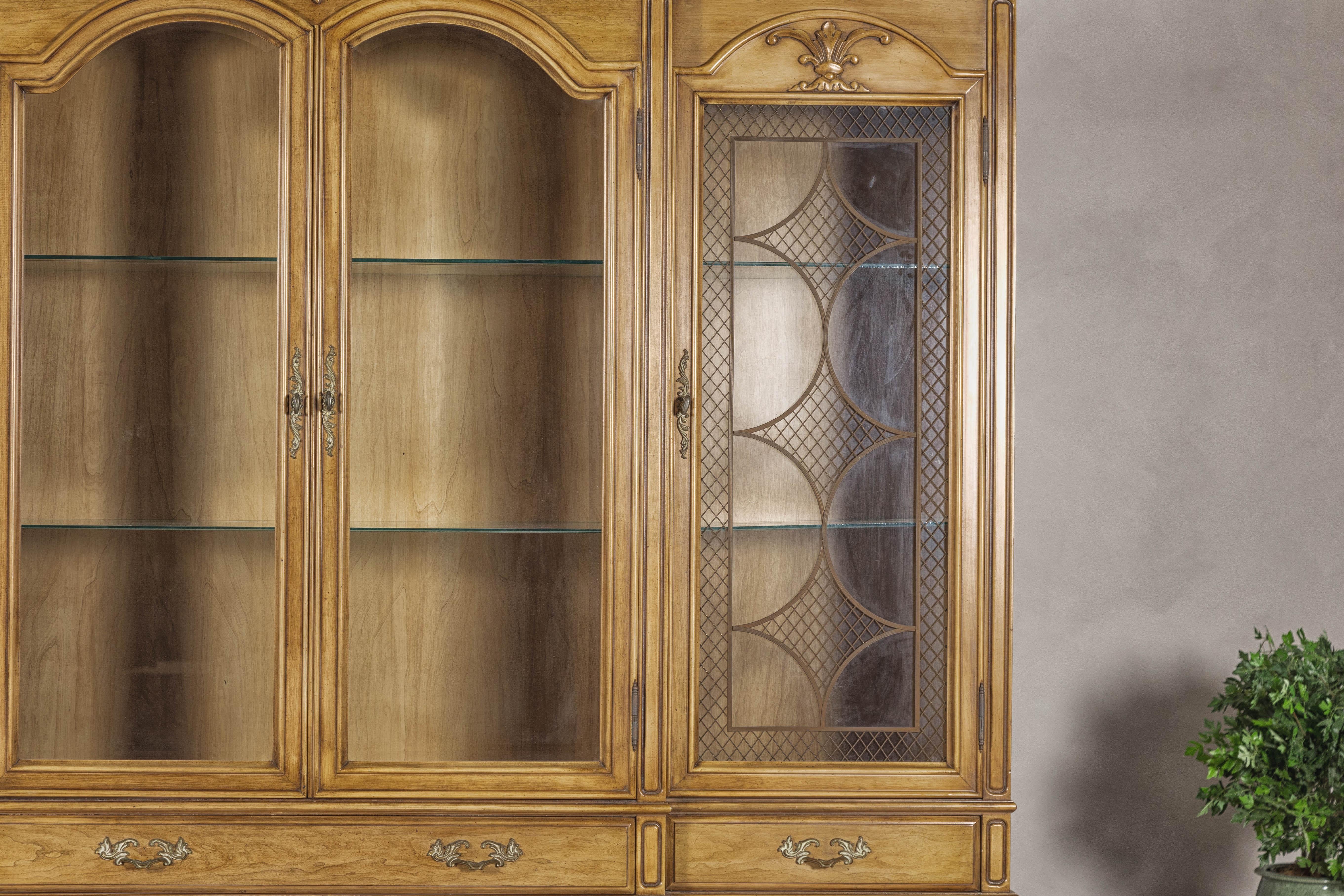 Large French Provincial Style China Cabinet in Hardwood Finish, USA Wired For Sale 3