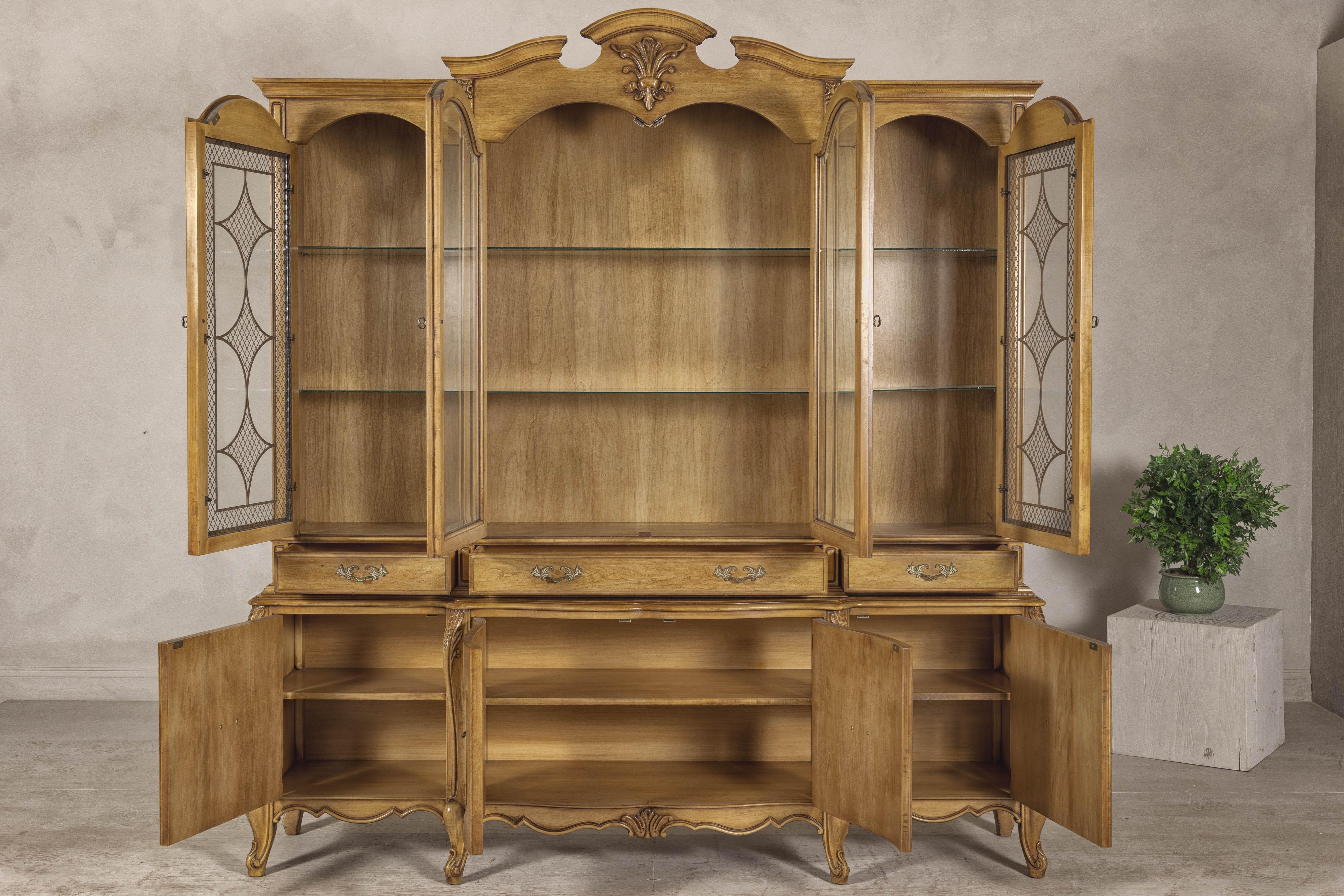 Large French Provincial Style China Cabinet in Hardwood Finish, USA Wired For Sale 4