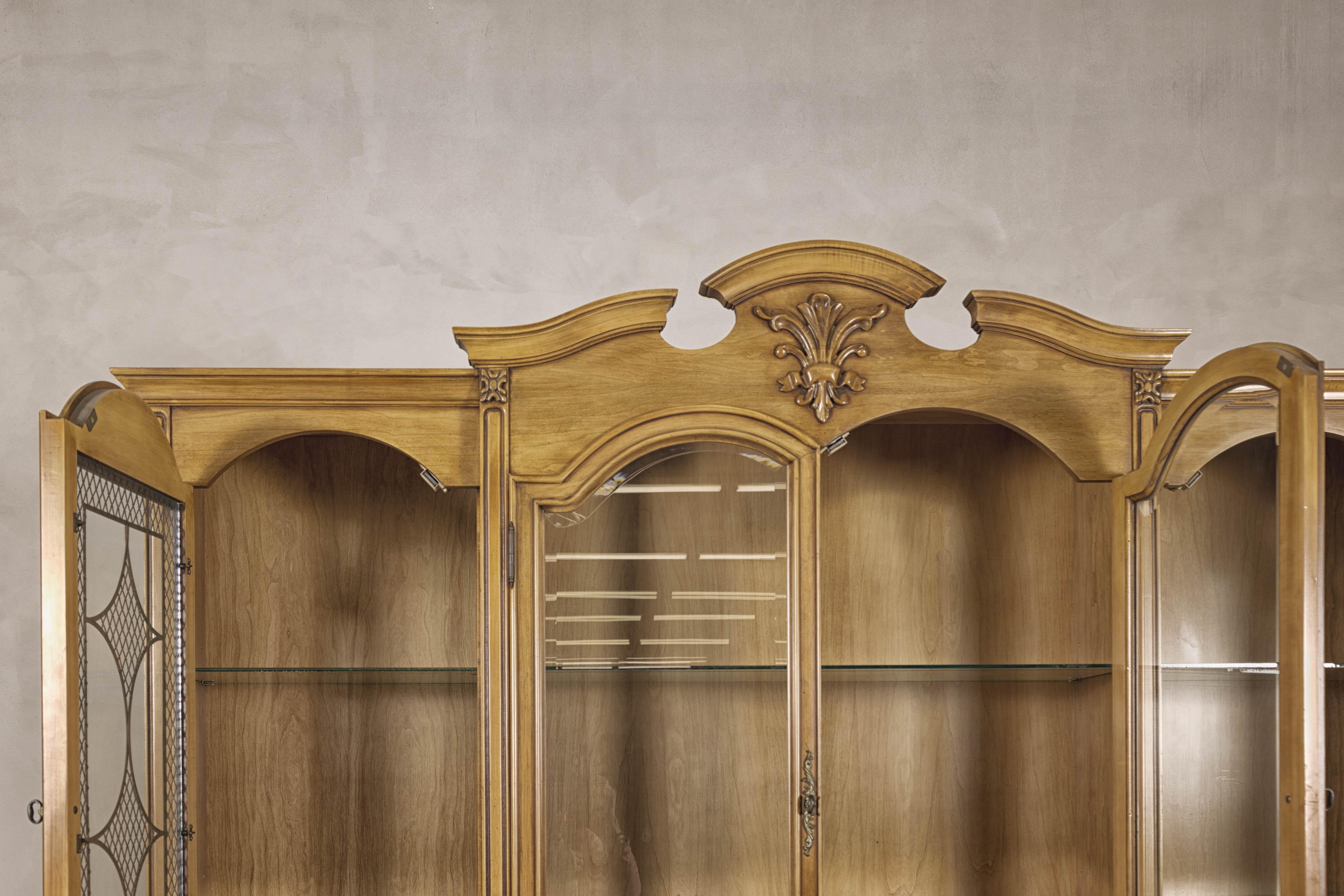 Large French Provincial Style China Cabinet in Hardwood Finish, USA Wired For Sale 5