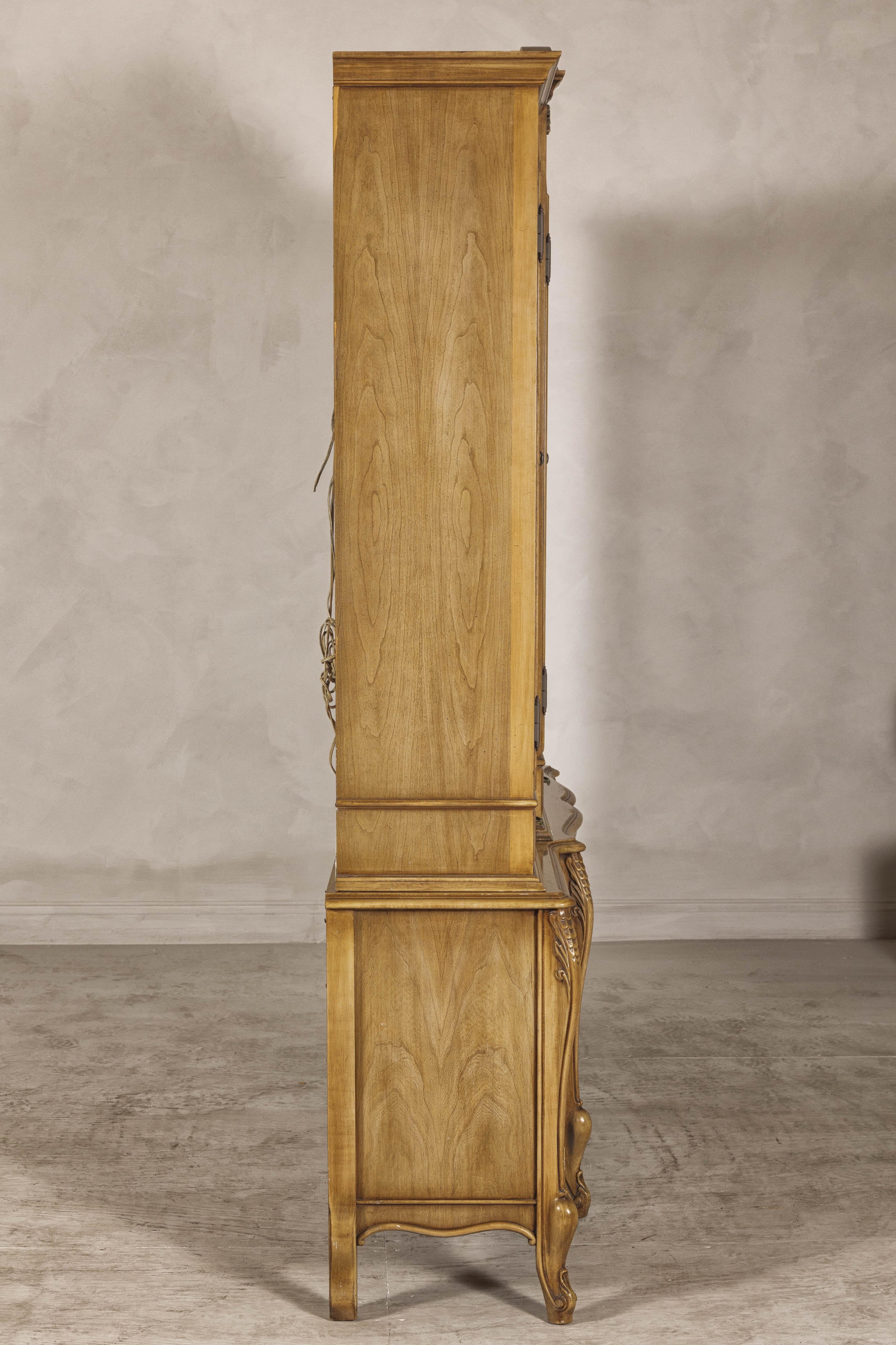 Large French Provincial Style China Cabinet in Hardwood Finish, USA Wired For Sale 7