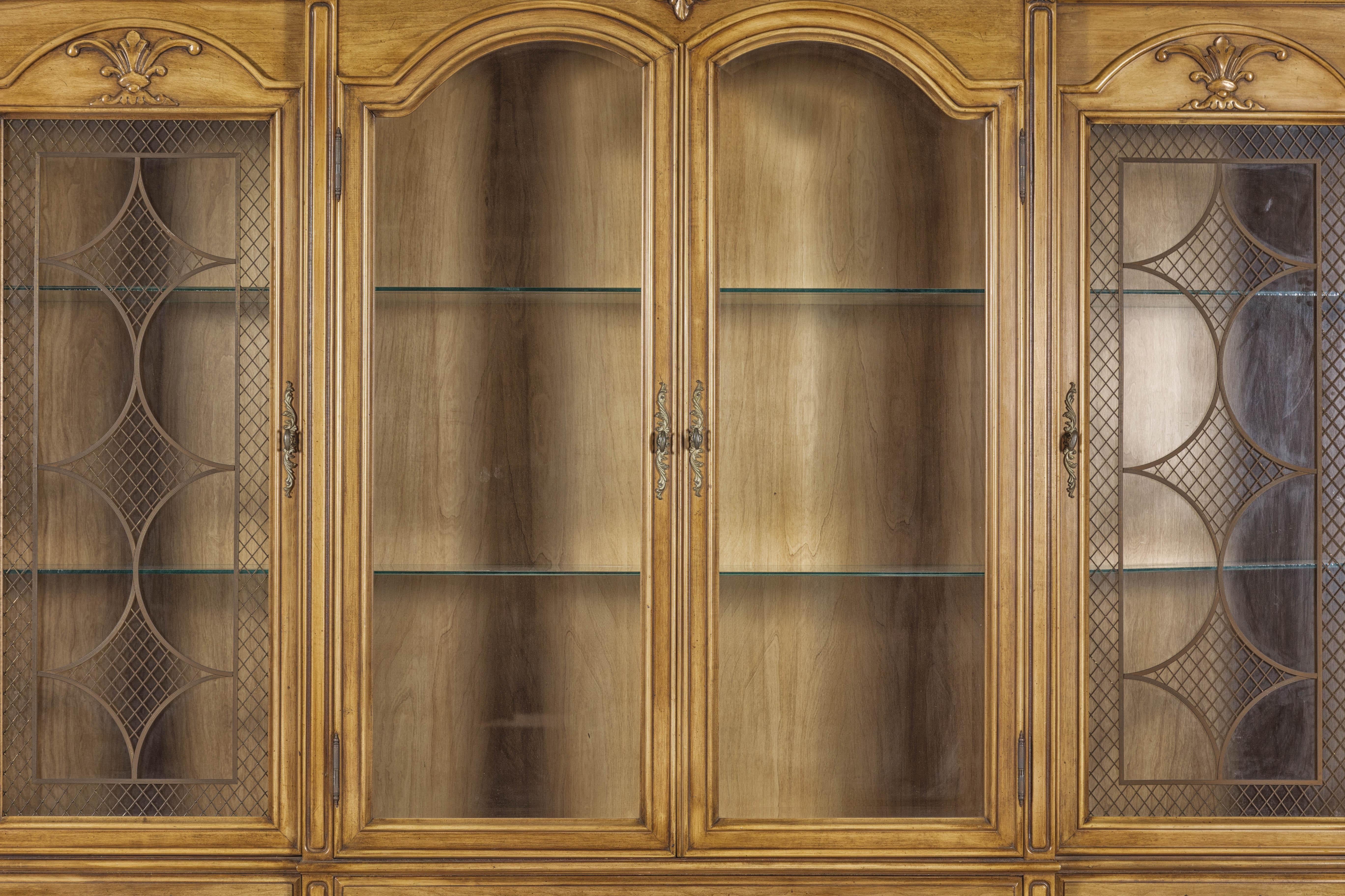 Large French Provincial Style China Cabinet in Hardwood Finish, USA Wired For Sale 2