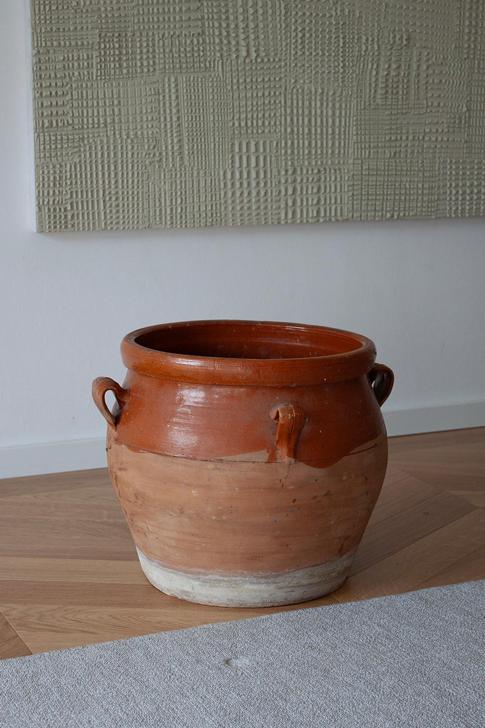 Tornito Grande vaso da terra in terracotta smaltata della provincia francese con 4 manici in vendita