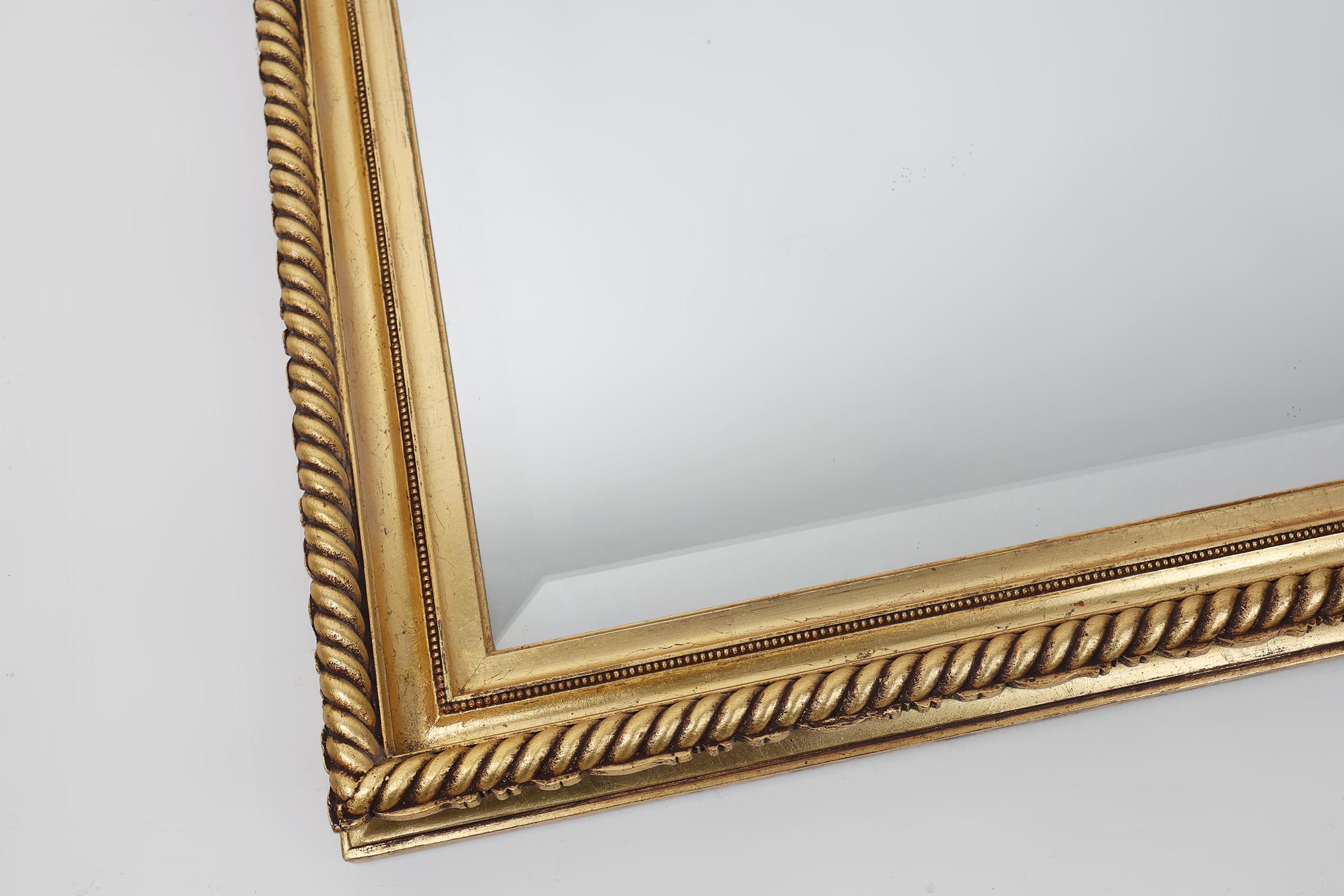 Français Grand miroir rectangulaire biseauté en bois doré, vers 1900