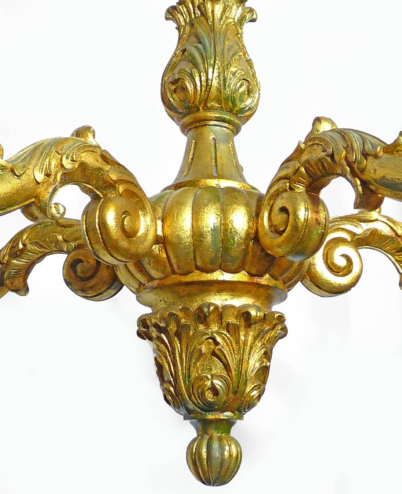 Large French Regency Louis XV Wood Carved Gold Leaf Baroque Giltwood Chandelier In Good Condition For Sale In Coimbra, PT