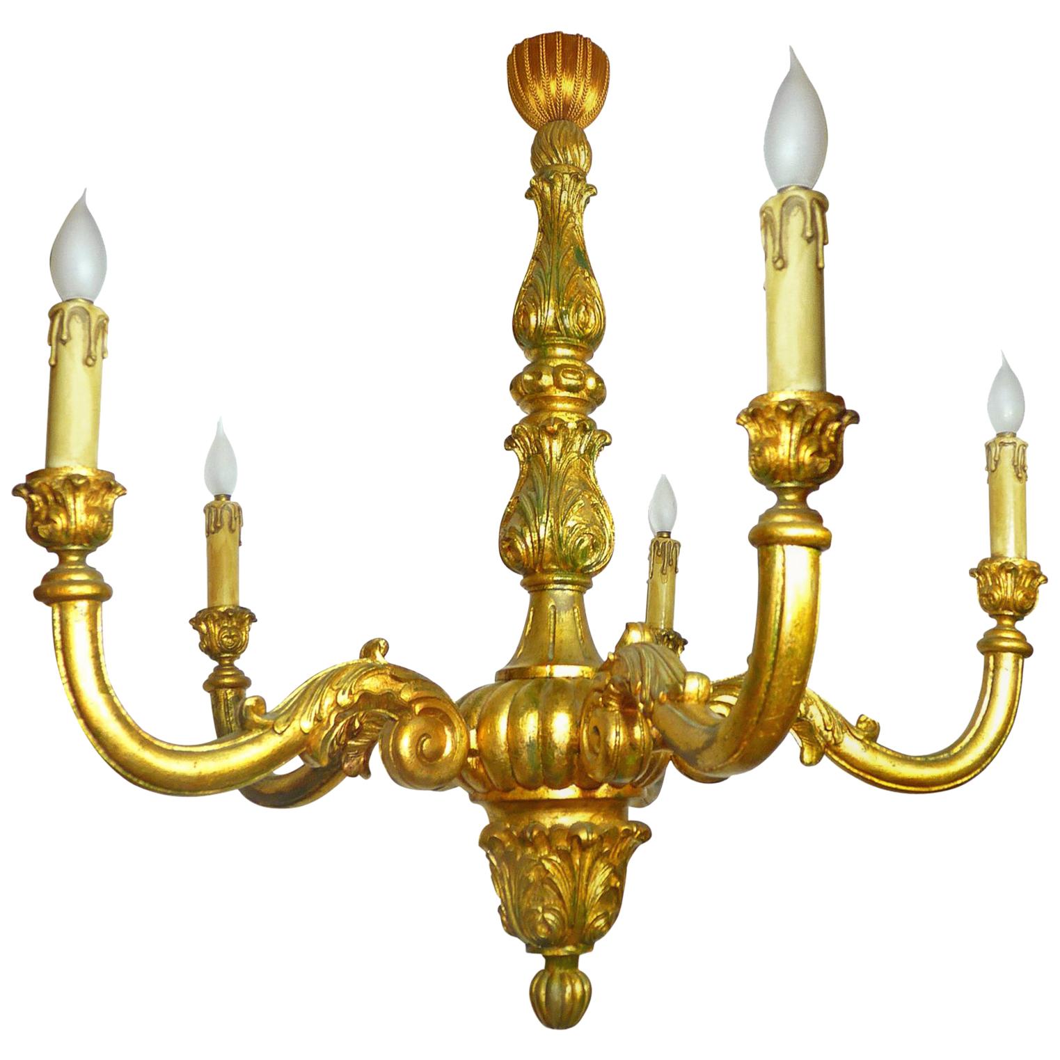 Grand lustre de style Régence française Louis XV en bois sculpté à la feuille d'or et en bois doré