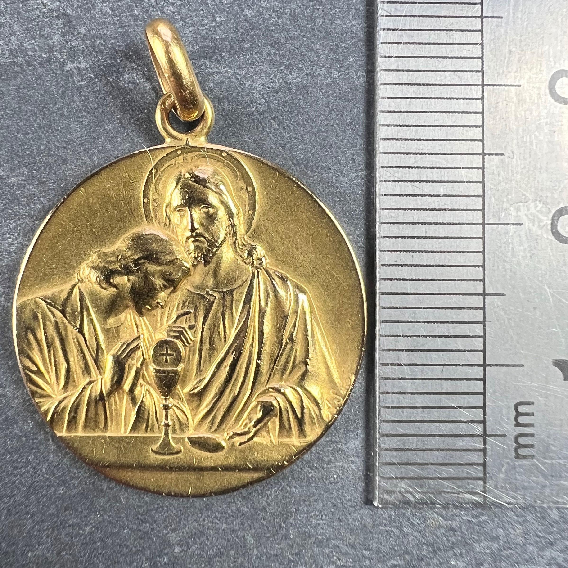 Large French Religious Jesus Christ Holy Communion 18K Yellow Gold Medal Pendant For Sale 7