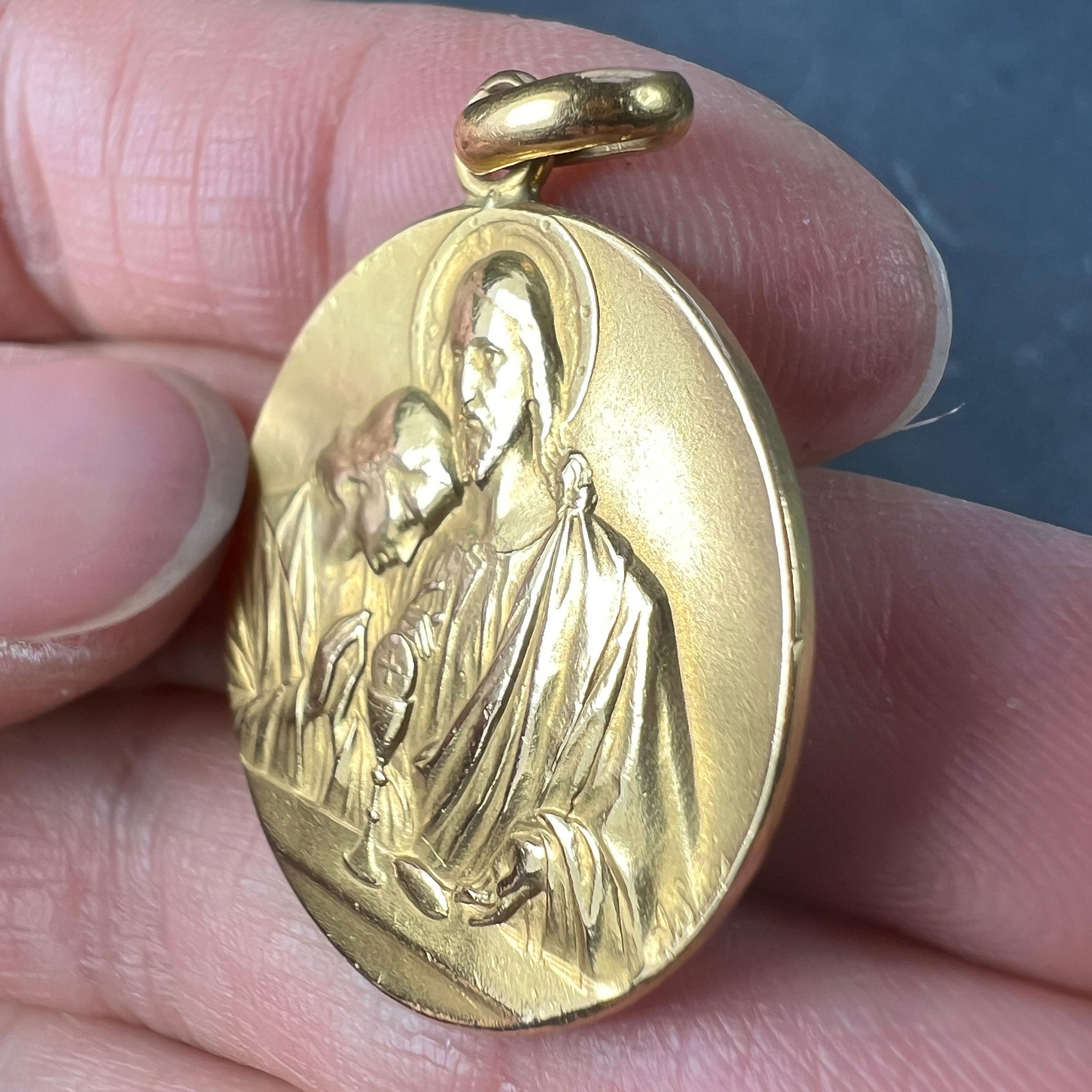 Large French Religious Jesus Christ Holy Communion 18K Yellow Gold Medal Pendant For Sale 3