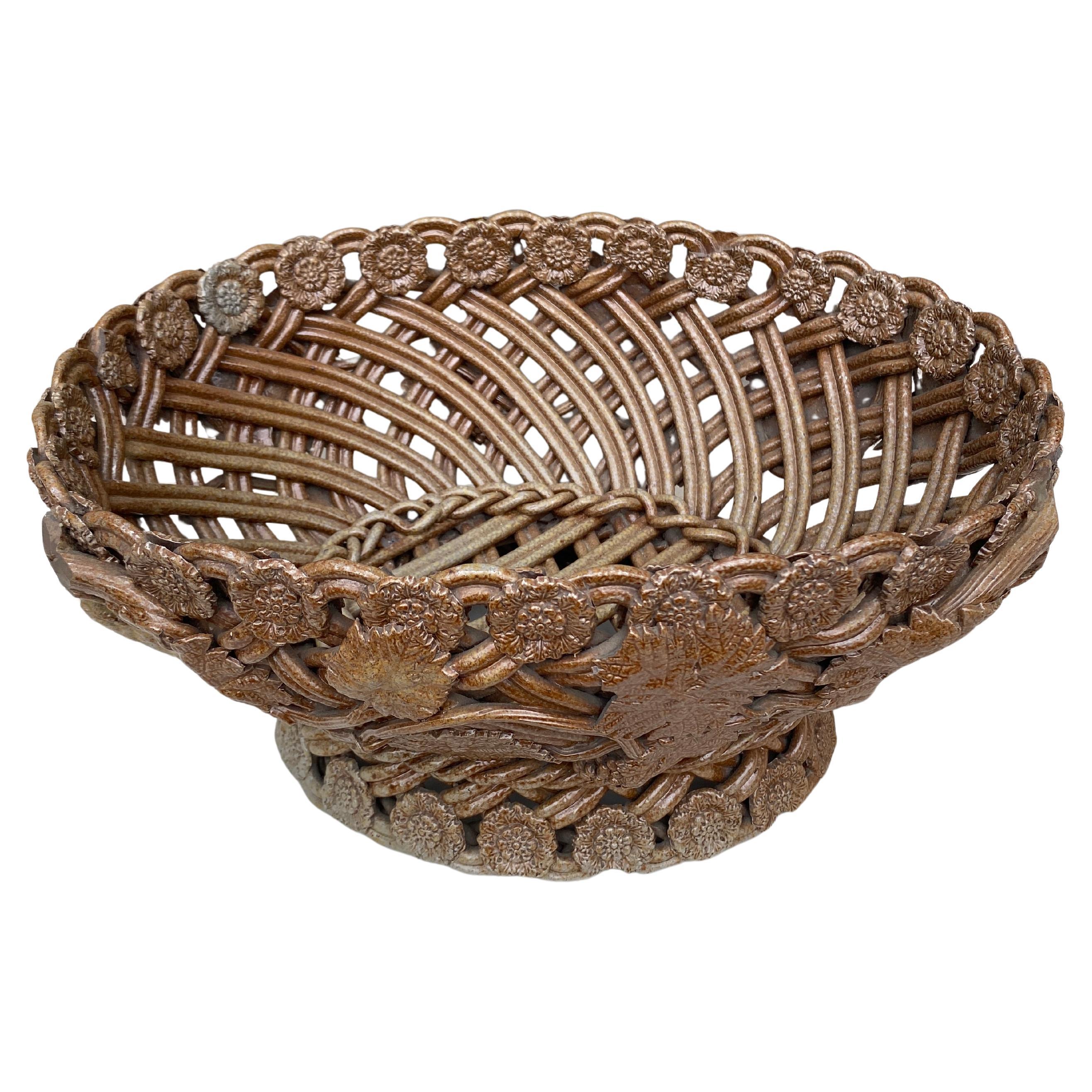 Rustique Grande jardinière française réticulée à feuilles de vigne en vente