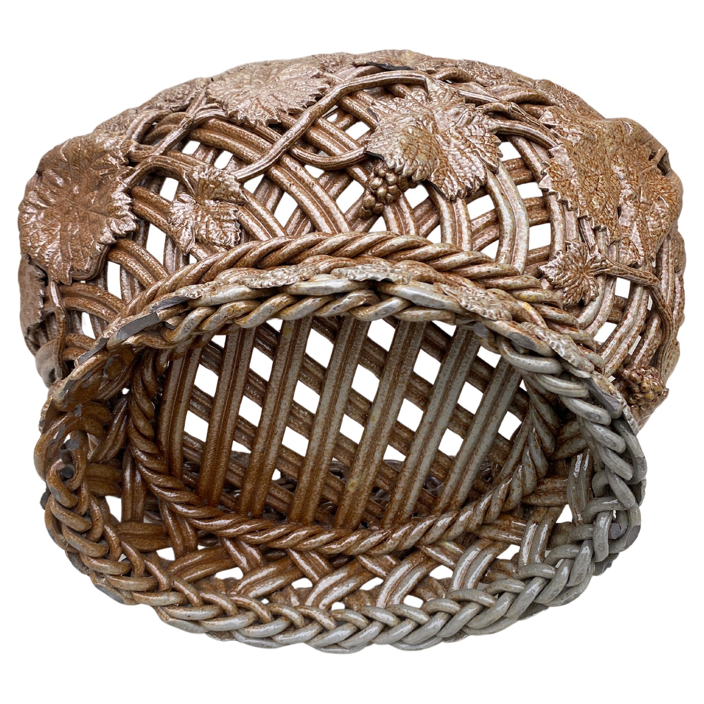 Grande jardinière française réticulée à feuilles de vigne en vente 2