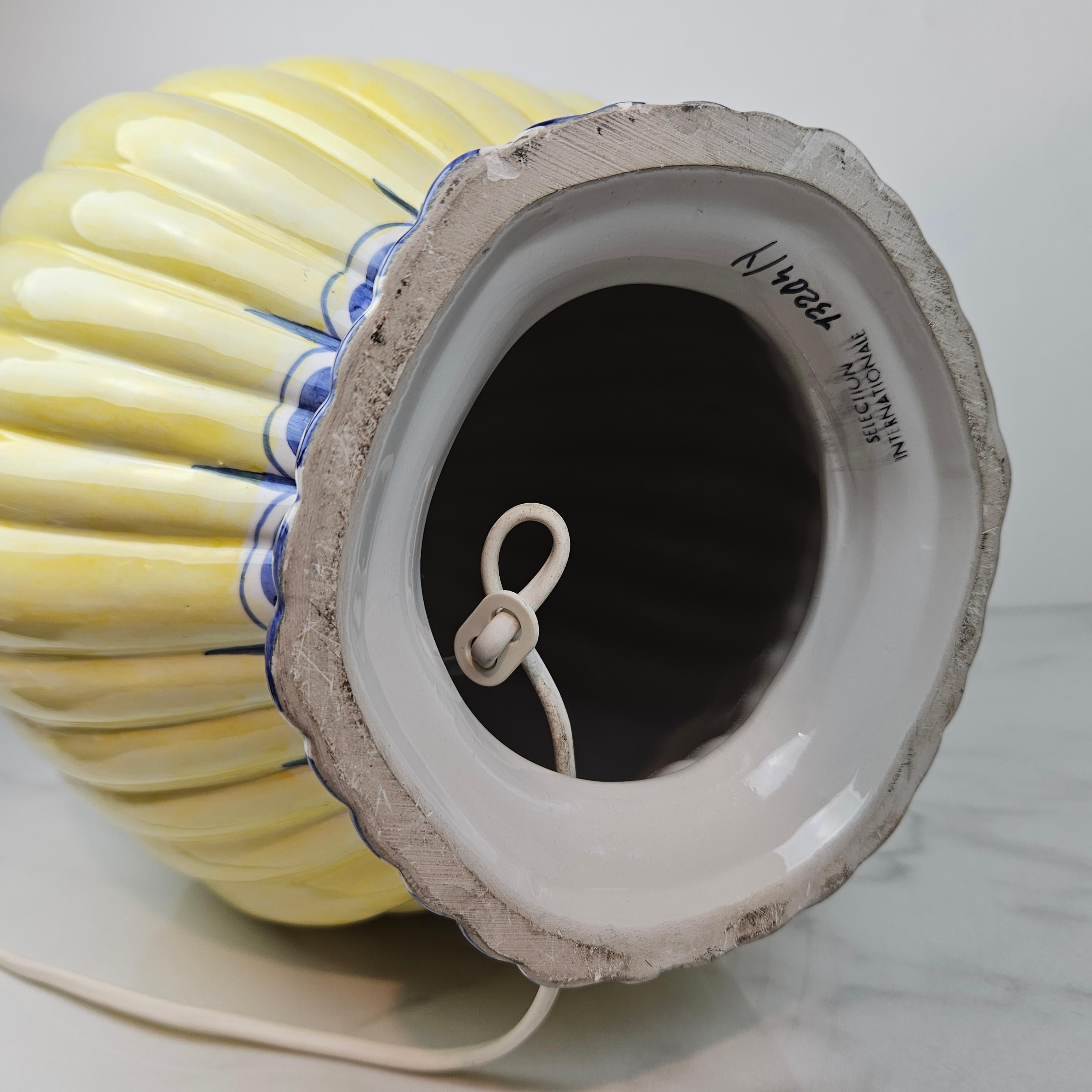 Gran pie de lámpara de porcelana de la Riviera francesa, años 80 finales del siglo XX en venta