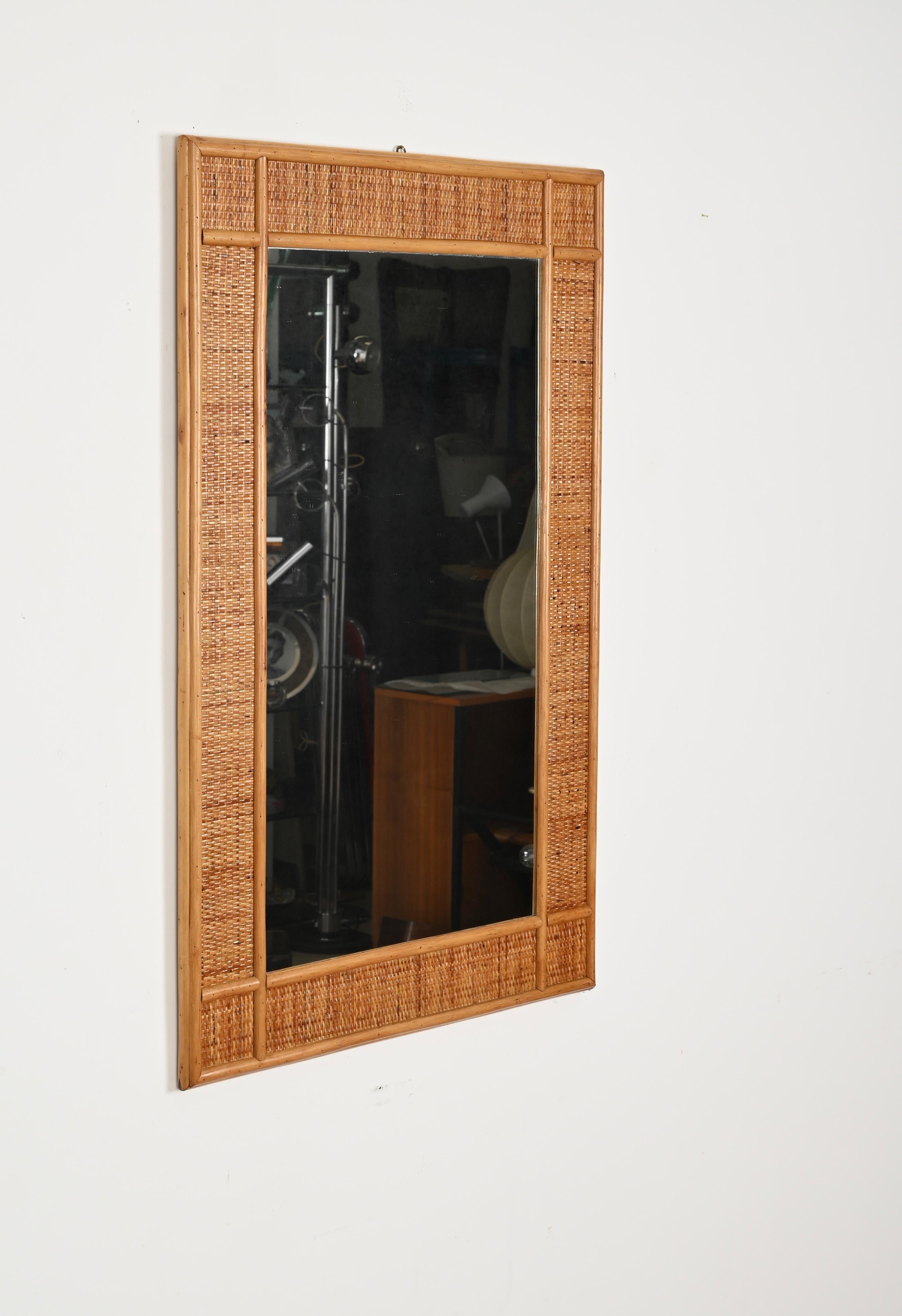 Gran espejo rectangular Riviera Francesa de bambú y ratán tejido, Italia Años 70 en venta 3