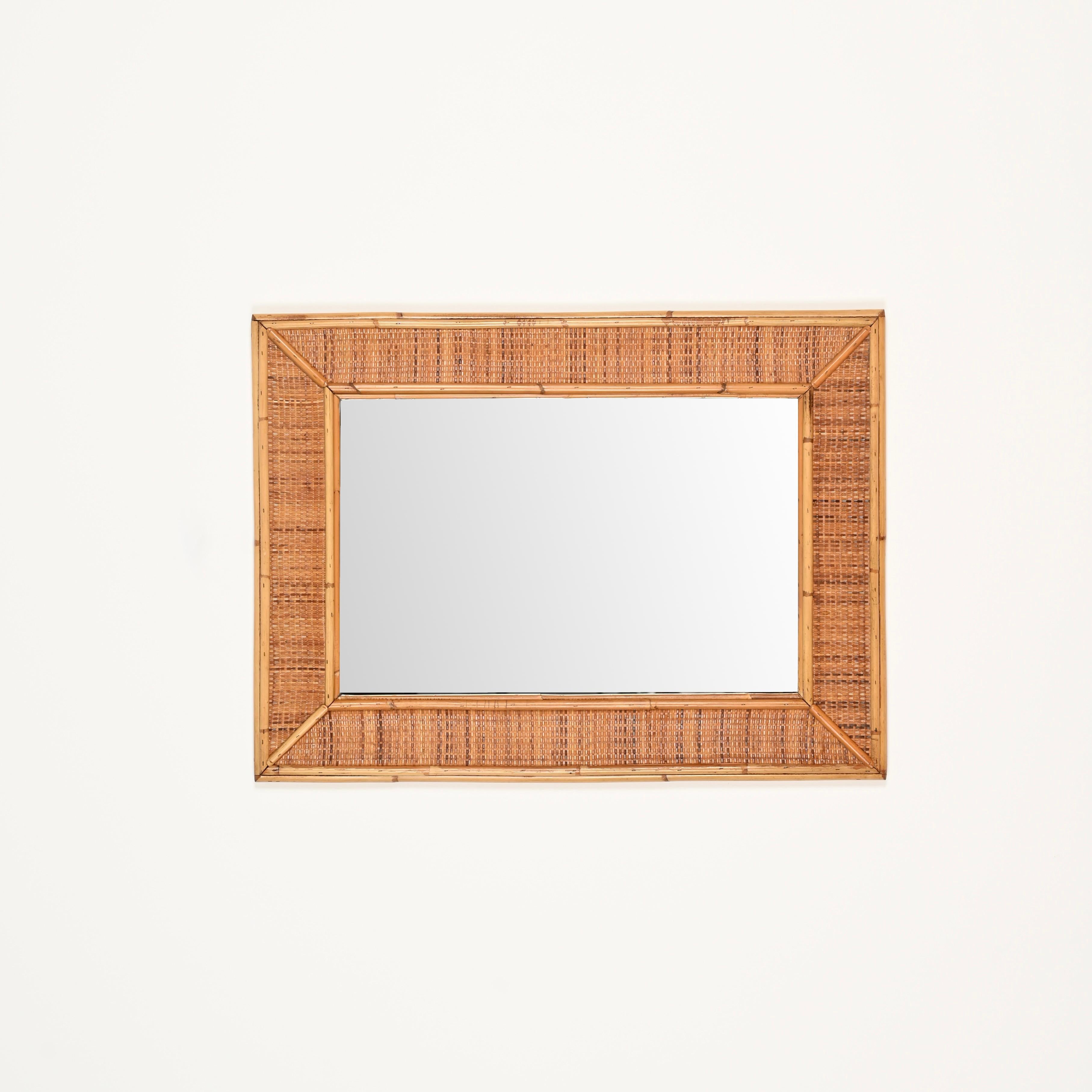 20ième siècle Grand miroir rectangulaire de la Côte d'Azur en bambou et rotin tressé, Italie, années 1970 en vente