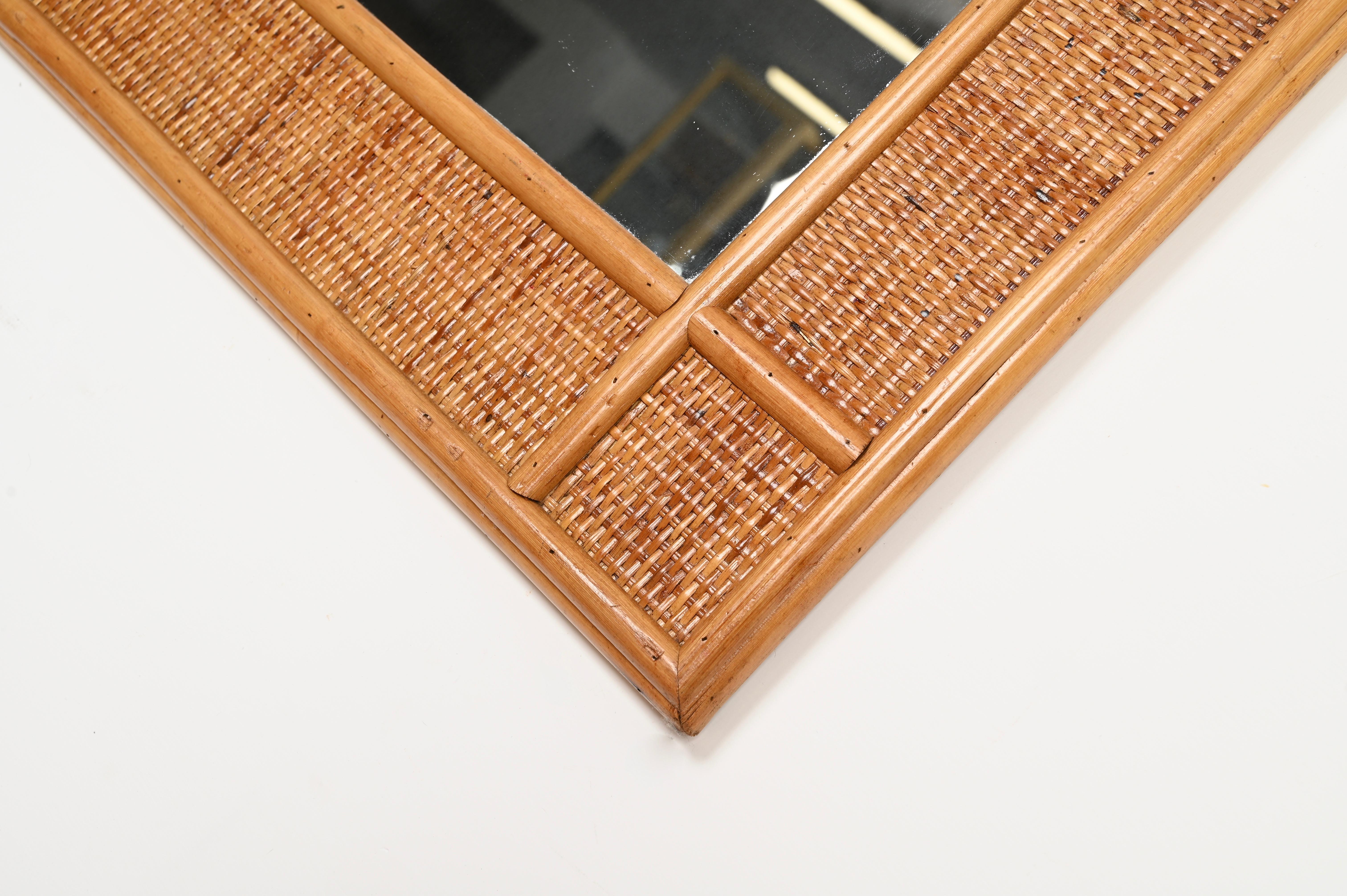 Gran espejo rectangular Riviera Francesa de bambú y ratán tejido, Italia Años 70 en venta 1