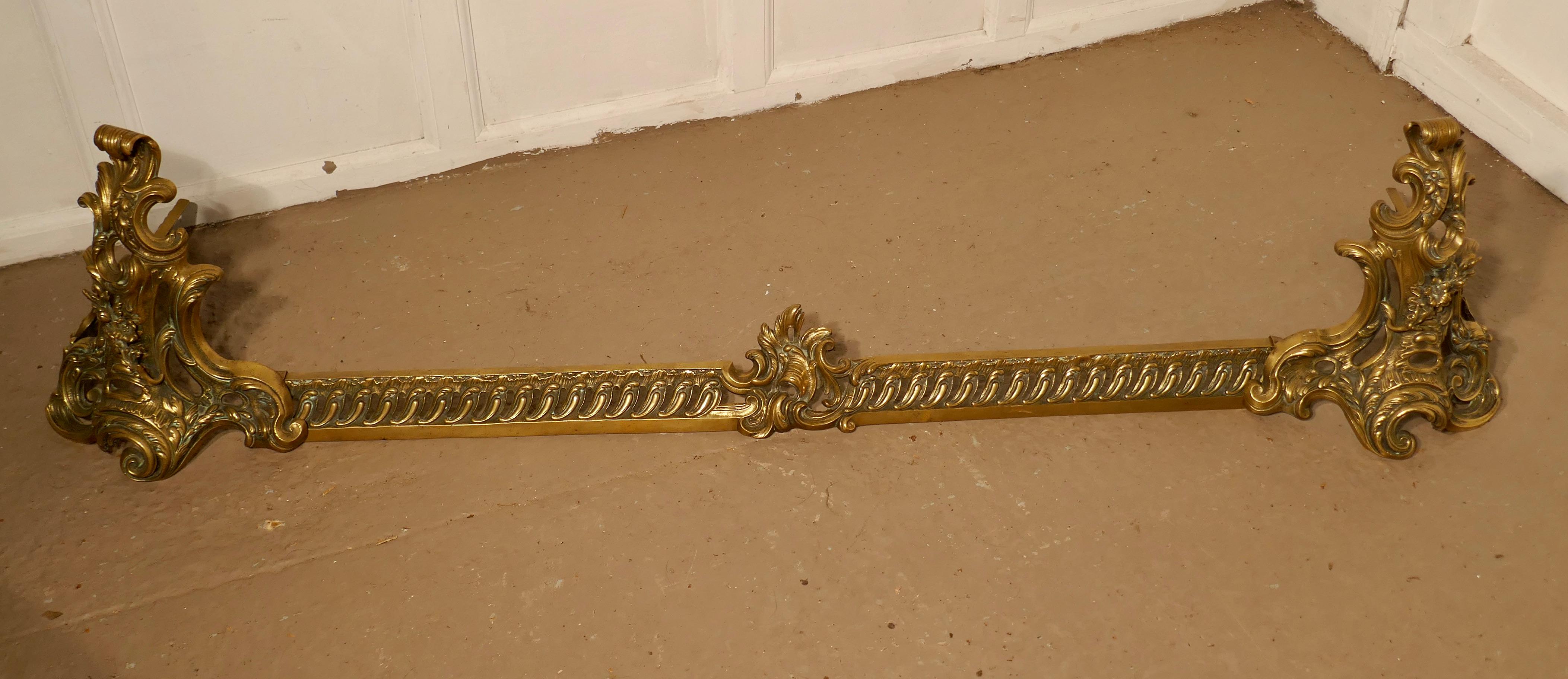 19th Century Large French Rococo Brass Extending Fender with Decorative Chenets