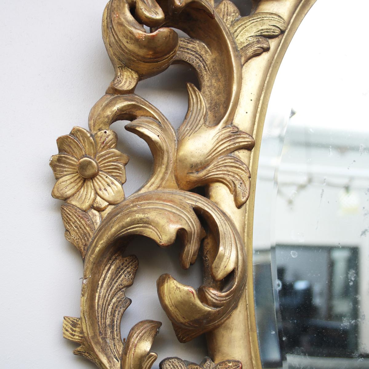 Großer französischer Rokoko-Spiegel aus vergoldetem geschnitztem Holz Oval 2