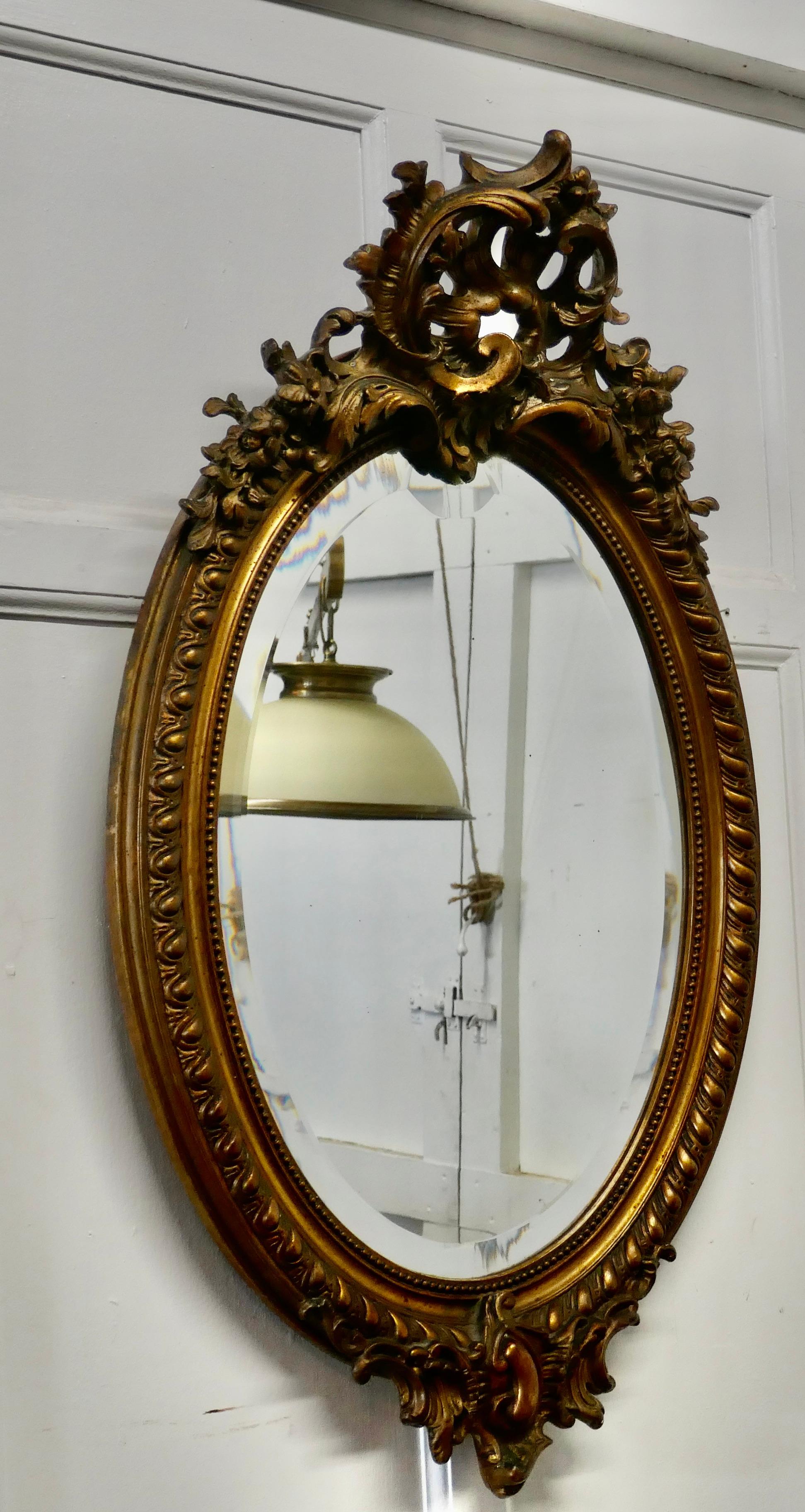 Rococo Grand miroir mural rococo ovale doré français en vente