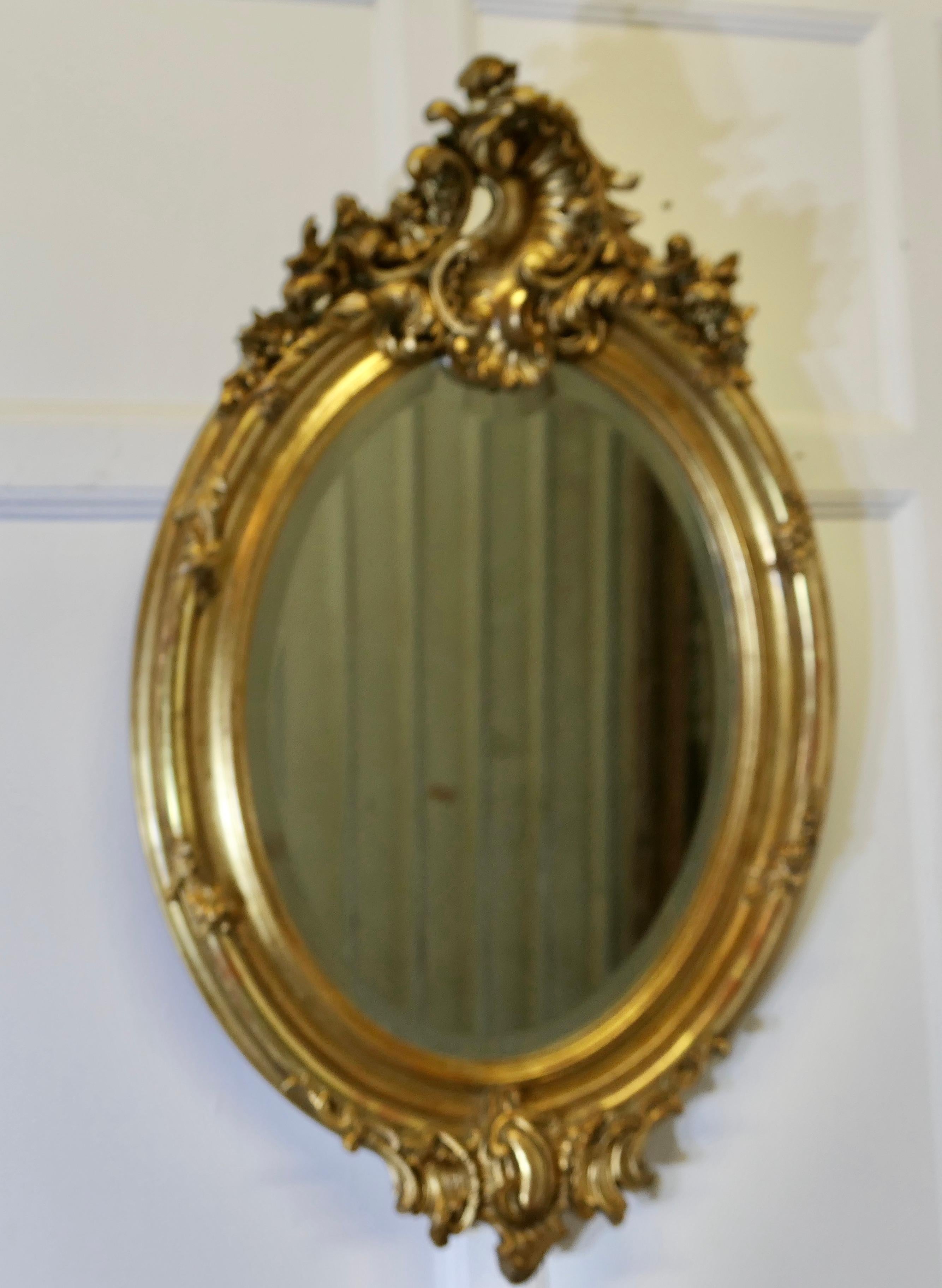 Gran espejo de pared ovalado dorado French Rococo siglo XIX en venta