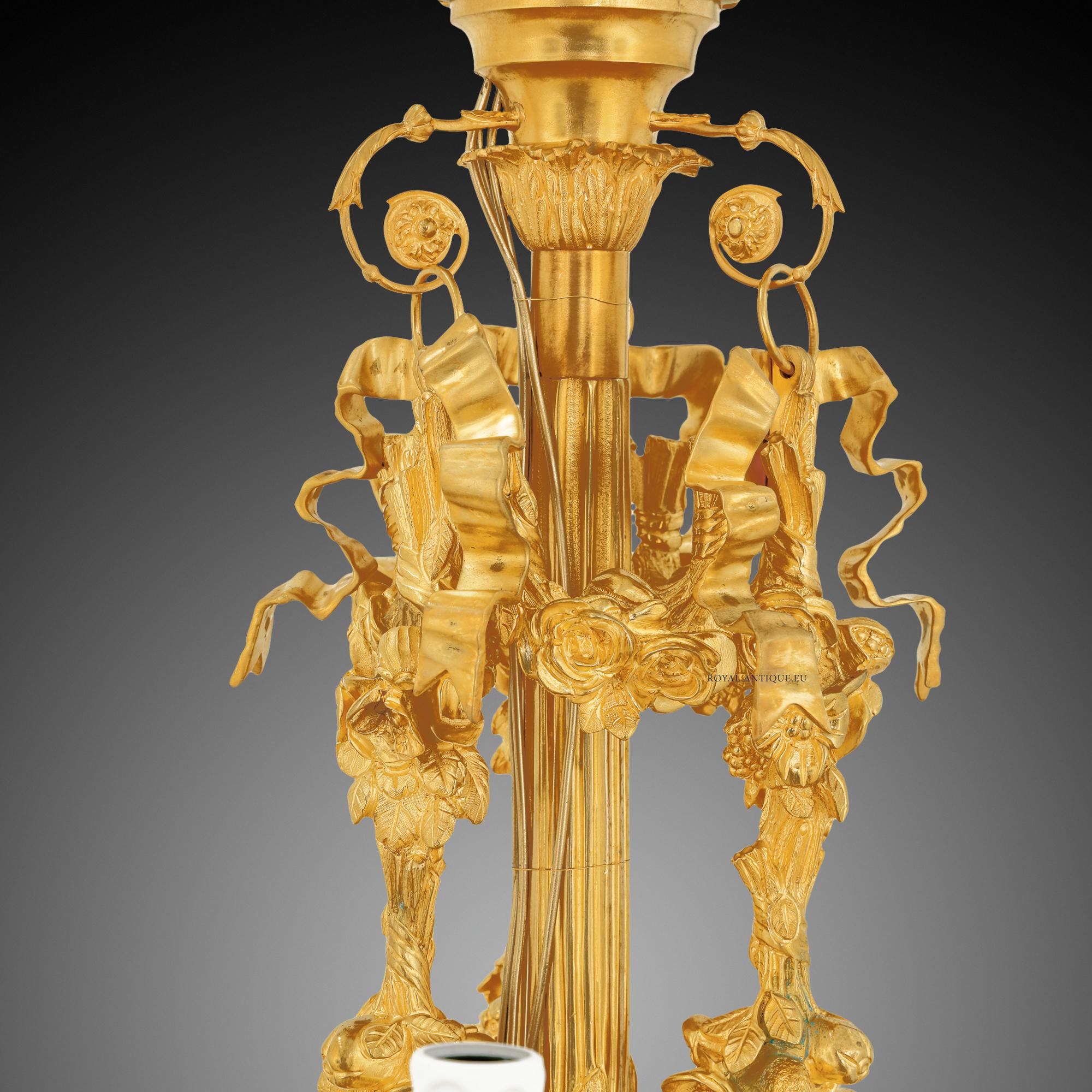 Rococo Grand lustre français de style rococo à trente-trois lumières en bronze doré en vente