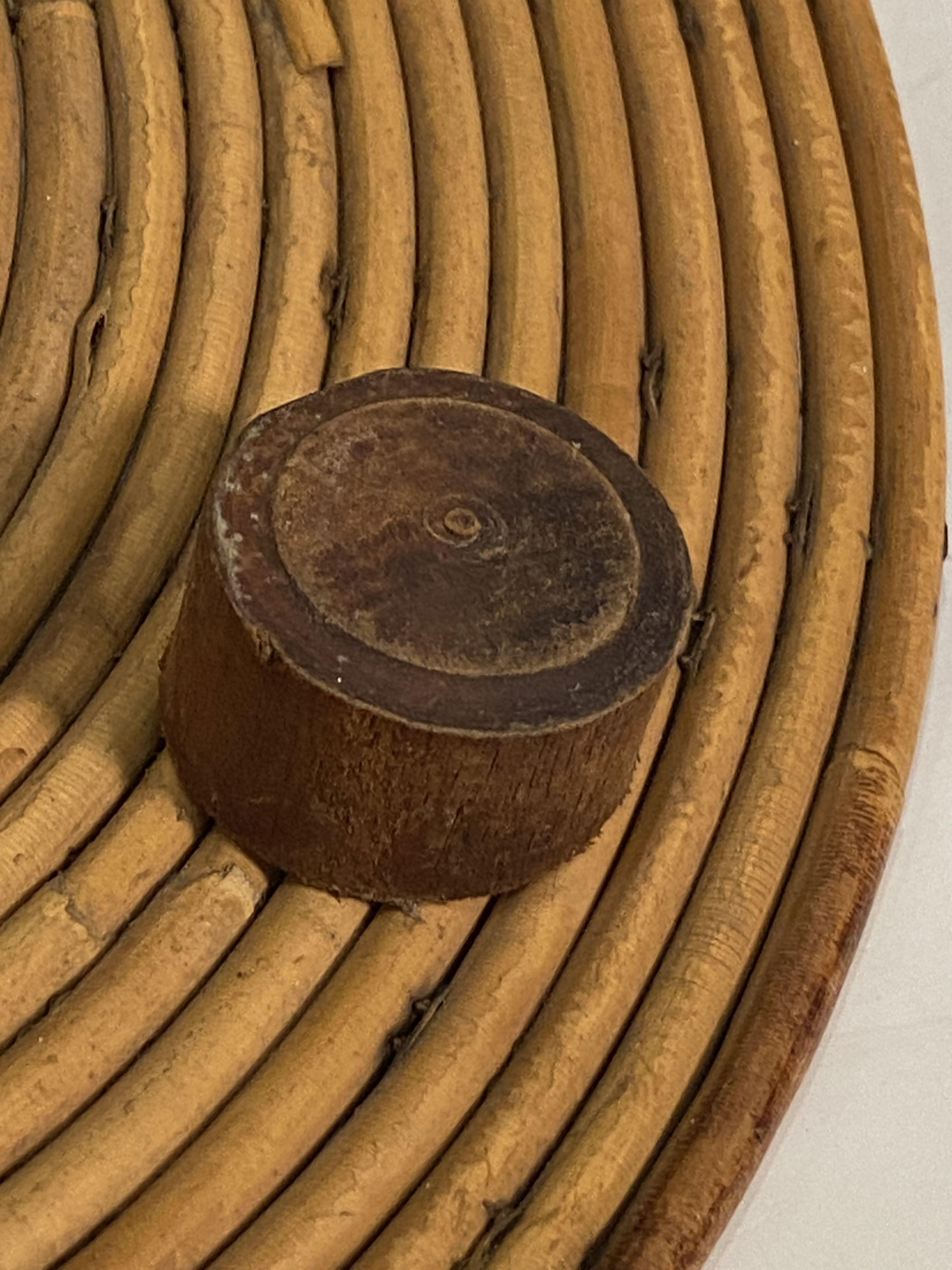 Großer französischer runder Korbbehälter aus spiralförmigem Schilfrohr mit Deckel im Angebot 5