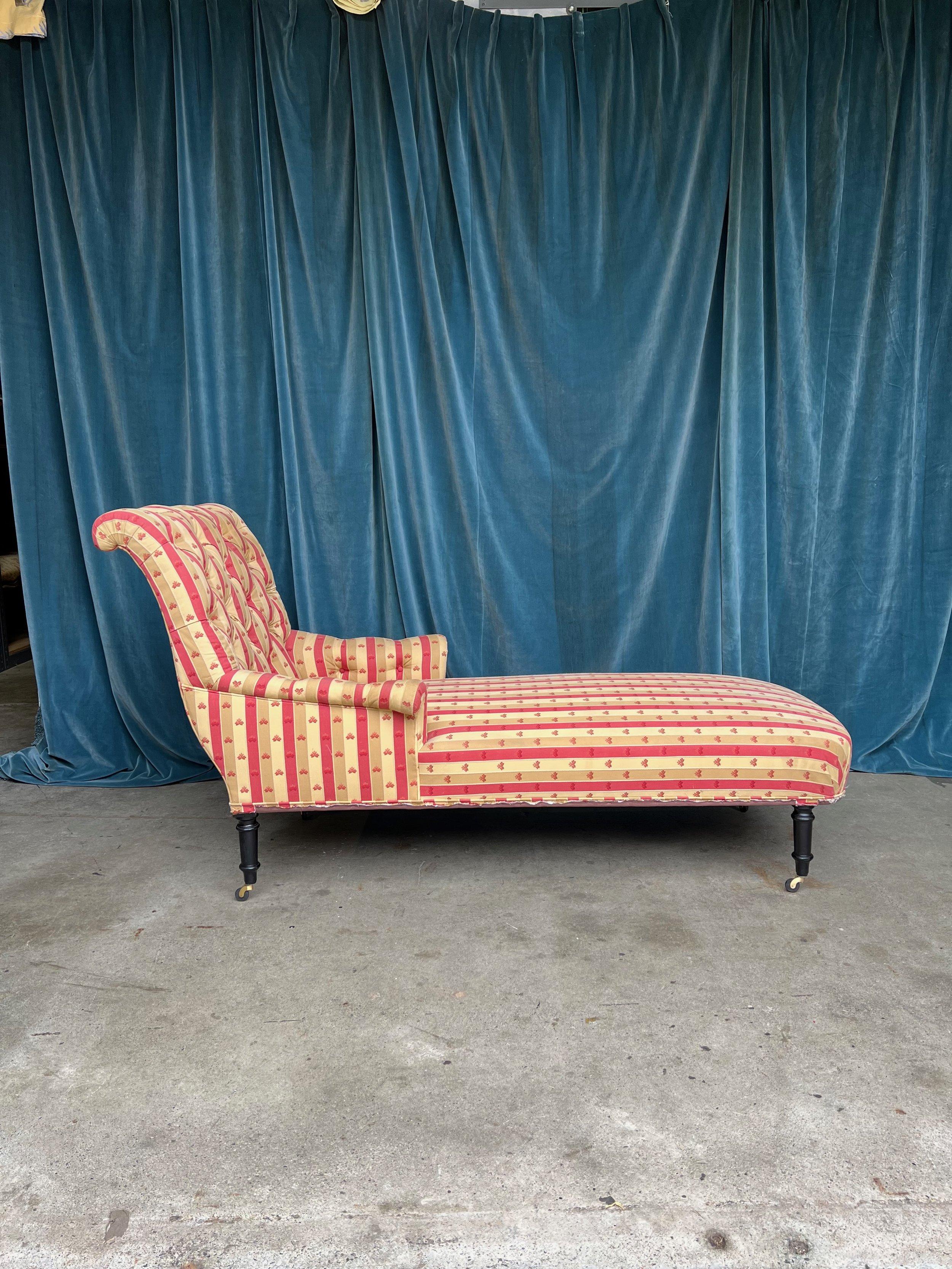 Large French Scrolled Back Chaise Longue in Striped Patterned Fabric  For Sale 6